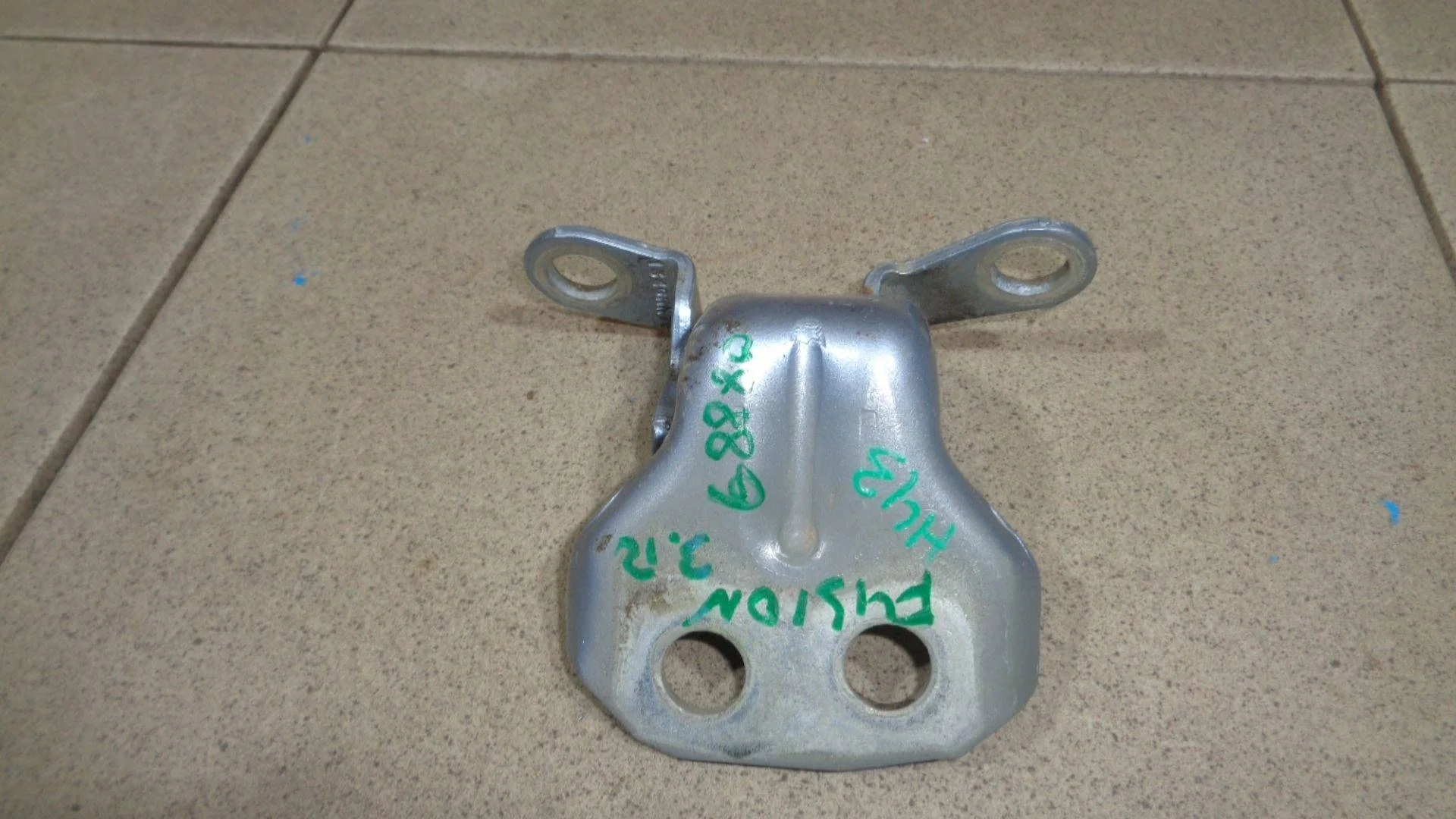 Петля двери задней правой нижняя Ford Fusion 2002-2012
