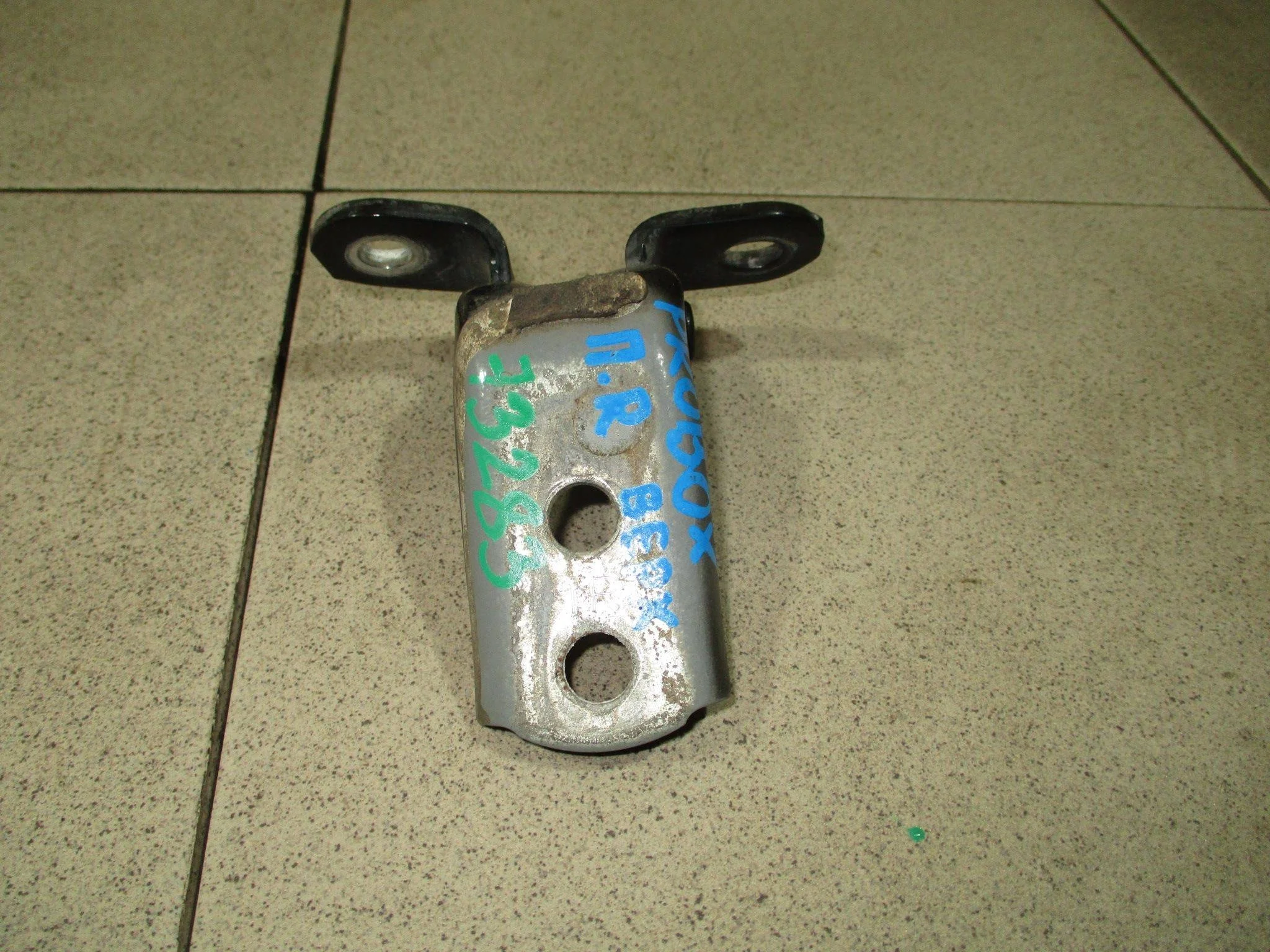 Петля двери передней правой верхняя Toyota Probox 2002-2020