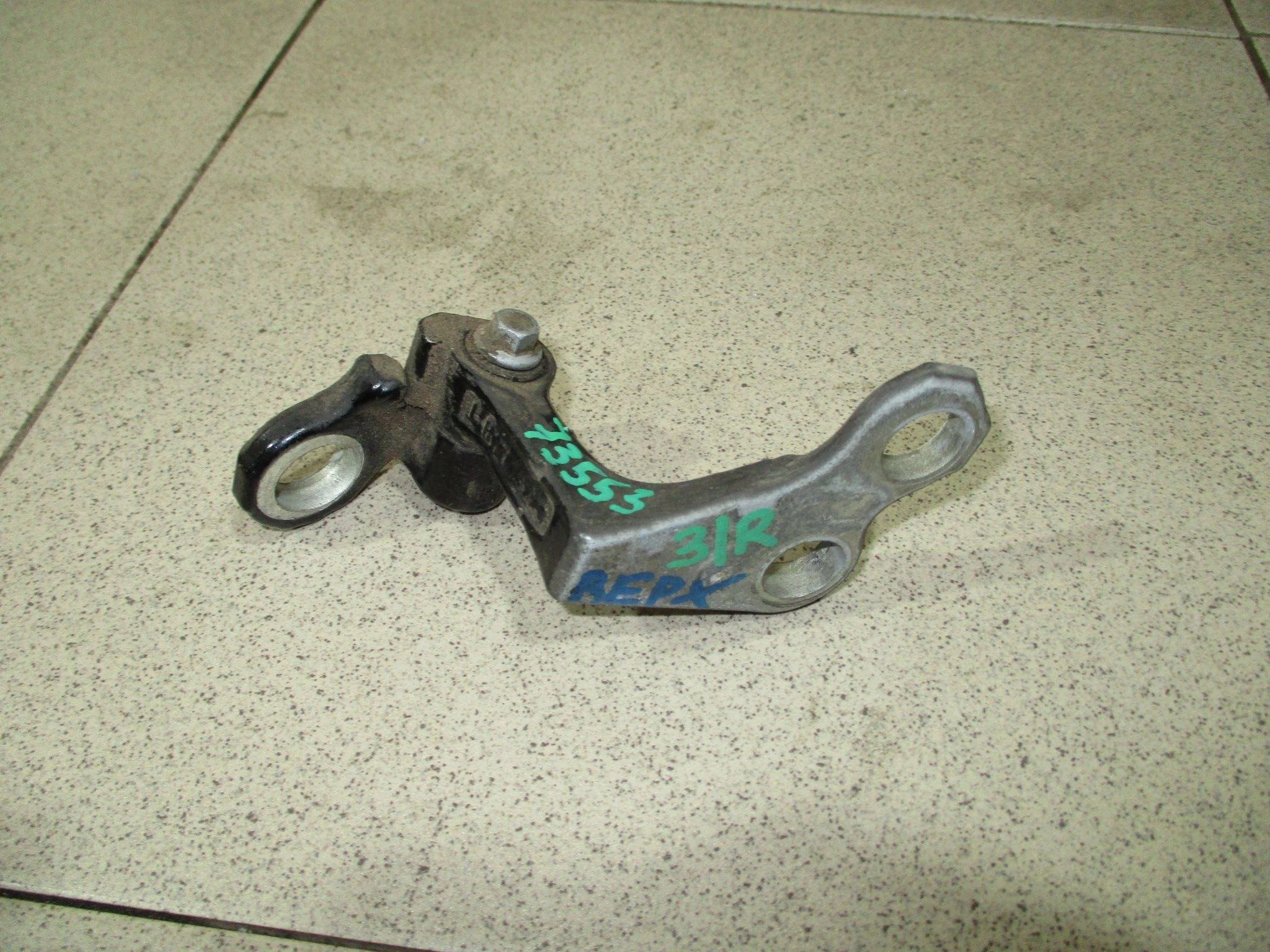 петля двери Ford Focus II 2005-2011