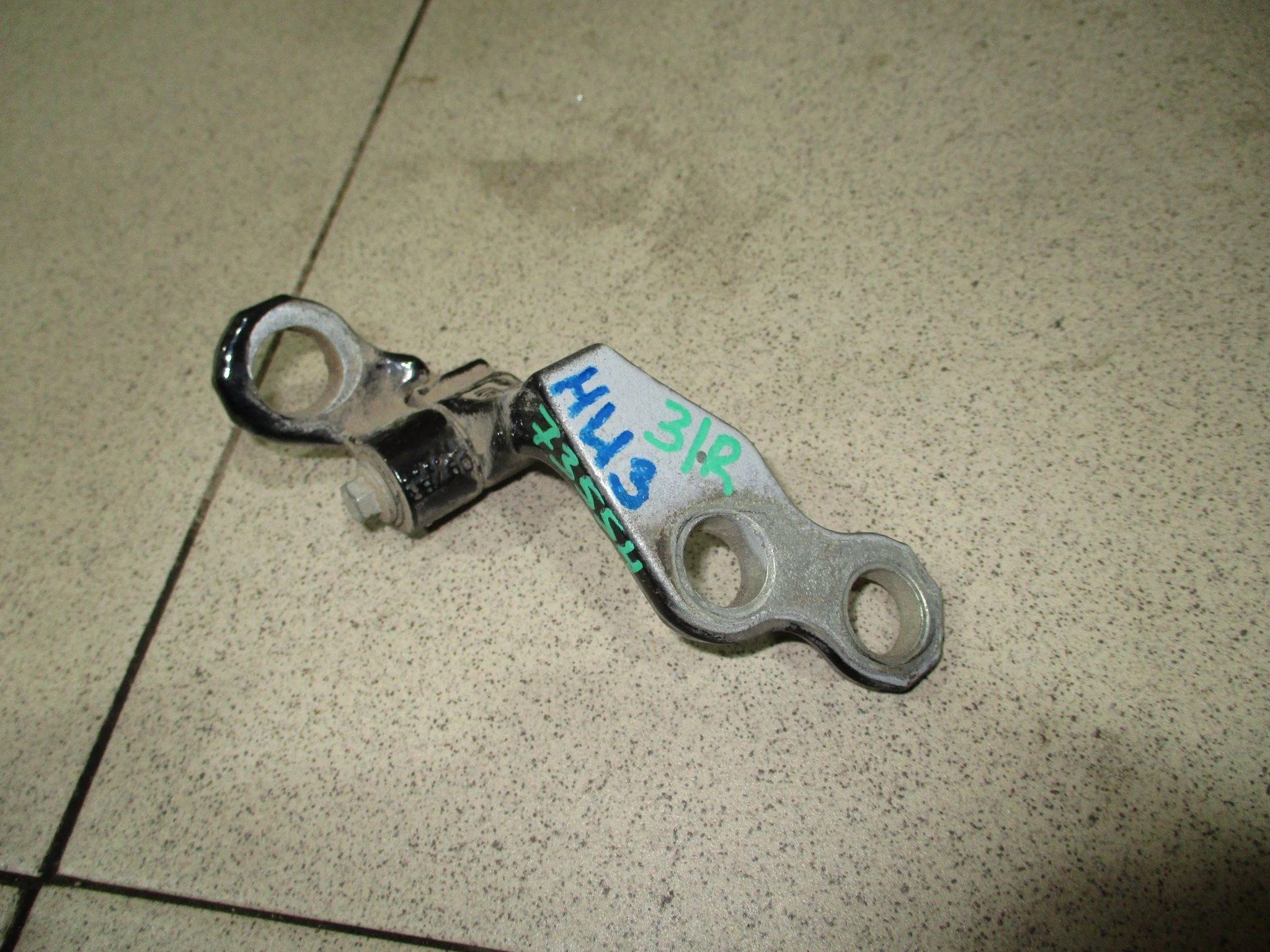 Петля двери задней правой нижняя Ford Focus II 2005-2011