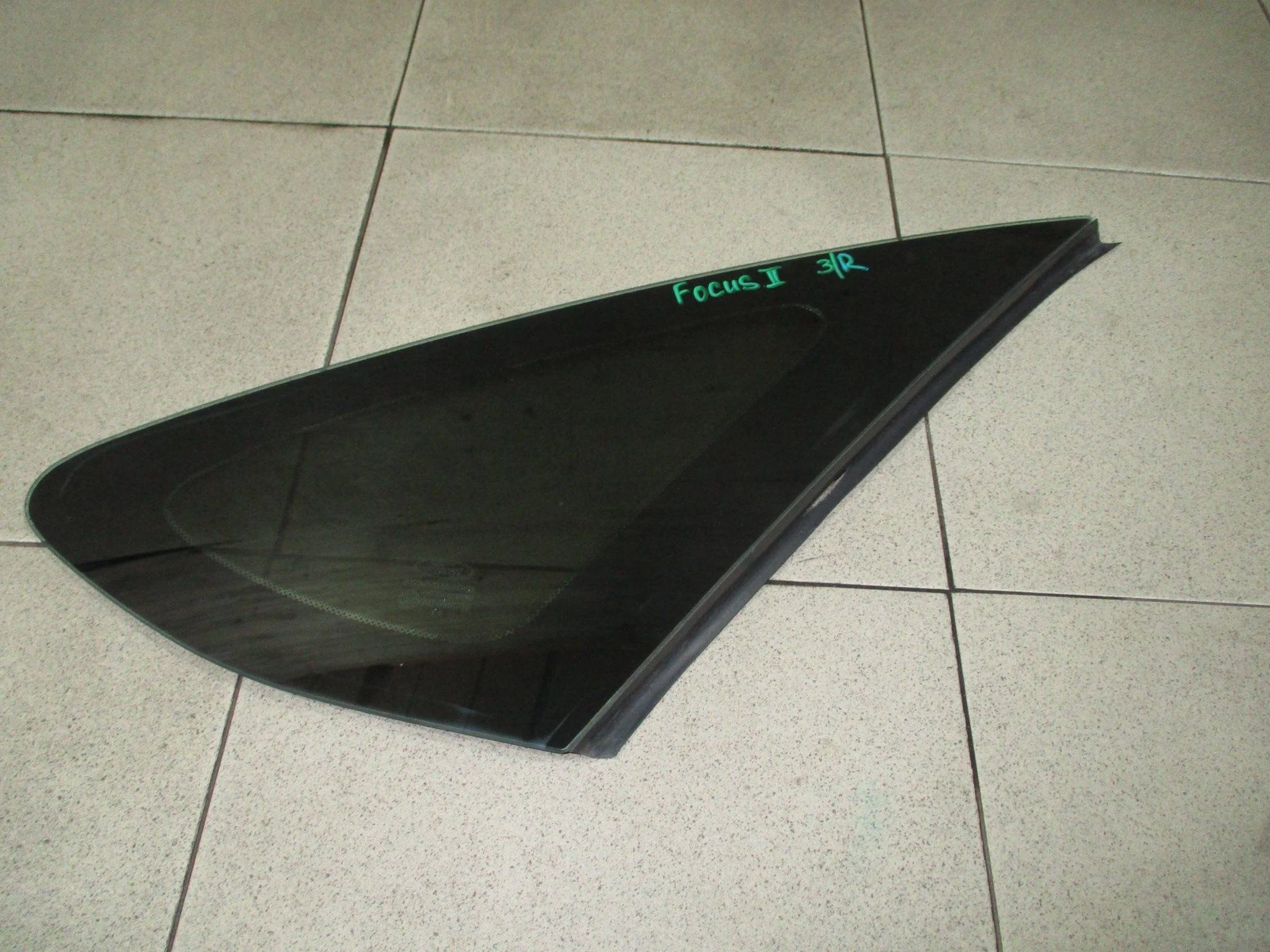 Стекло кузовное глухое правое Ford Focus II 2005-2011