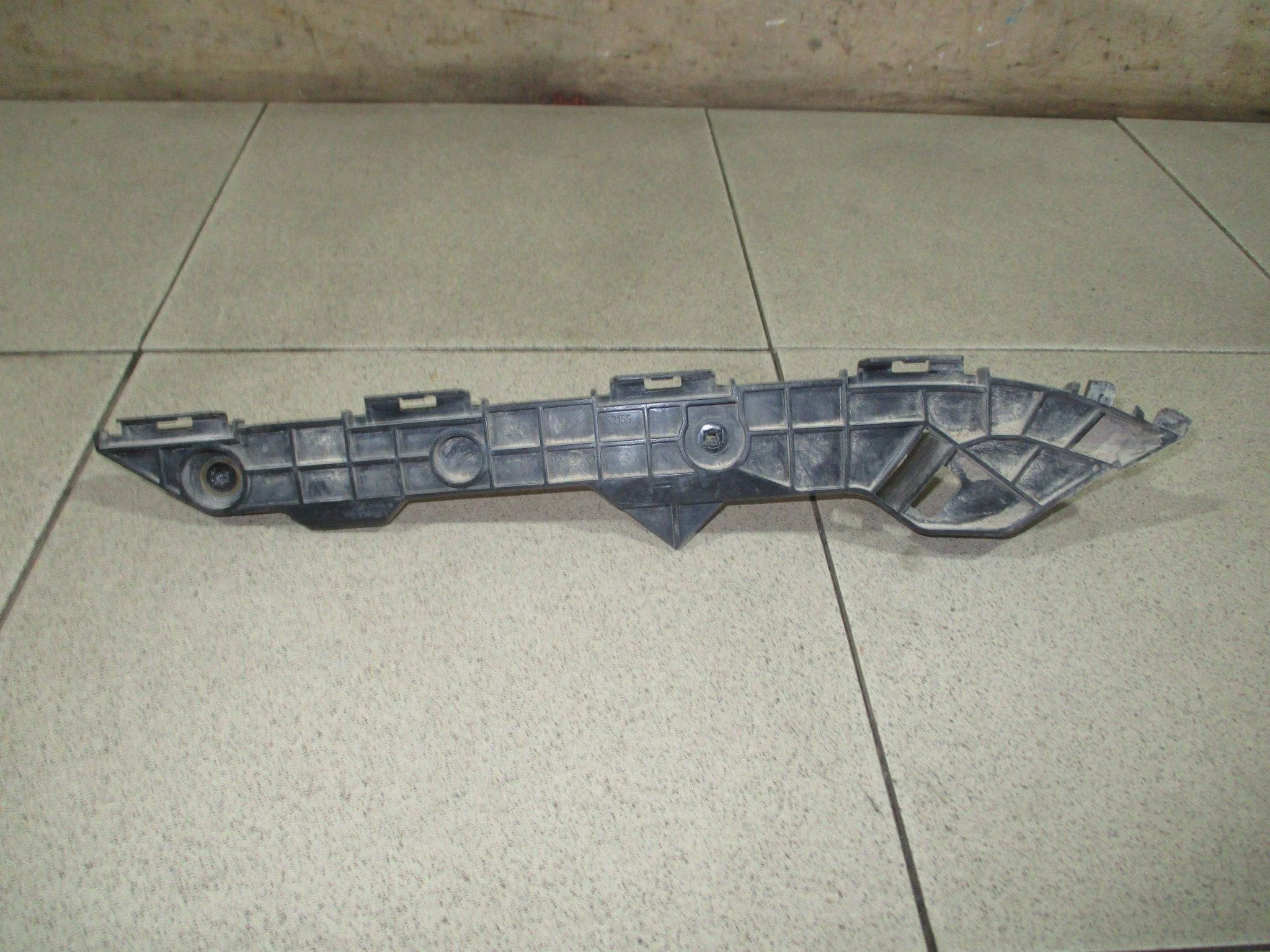 кронштейн заднего бампера Toyota Corolla (E150) 2006-2013