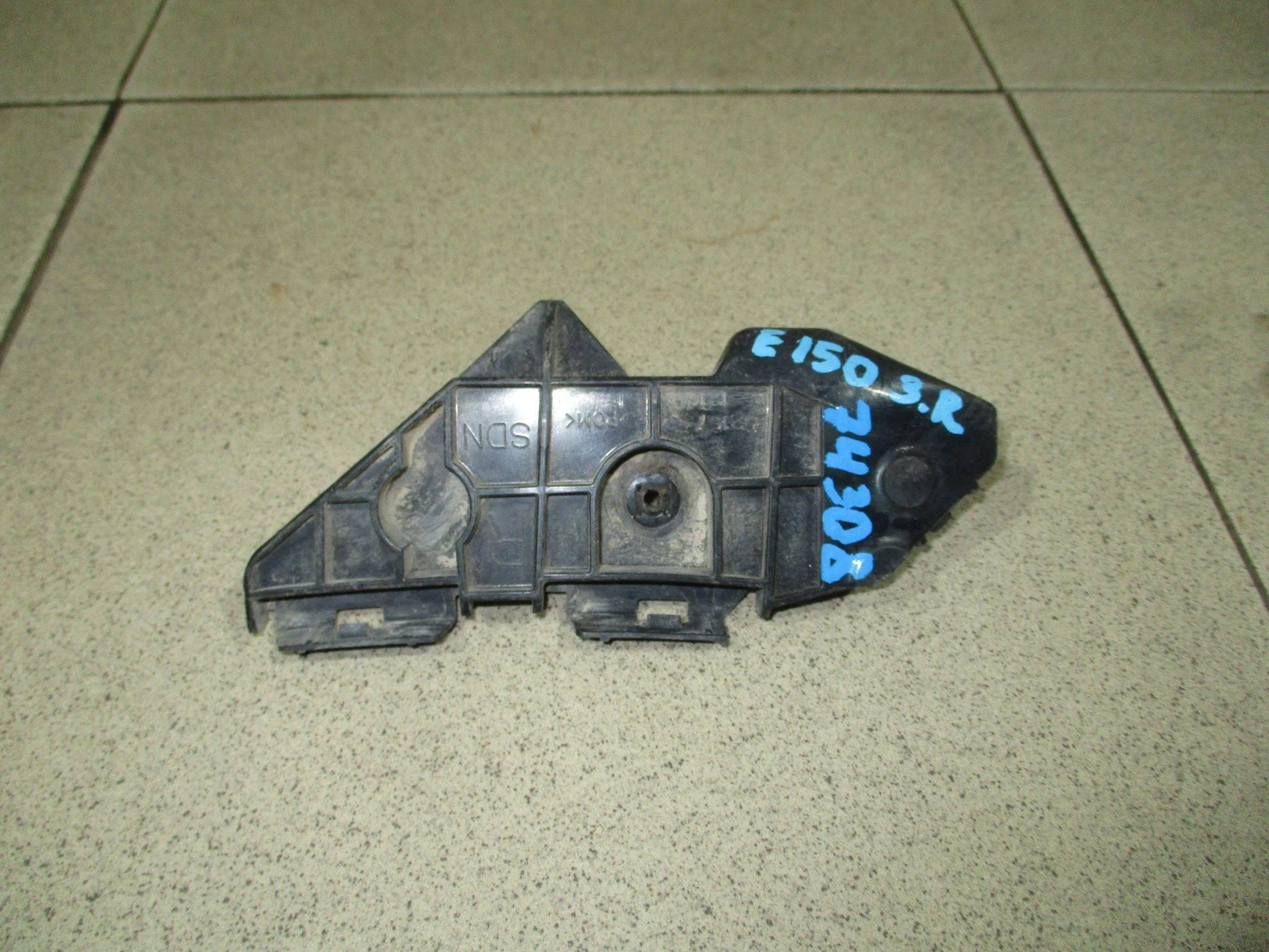 Кронштейн заднего бампера правый Toyota Corolla (E150) 2006-2013