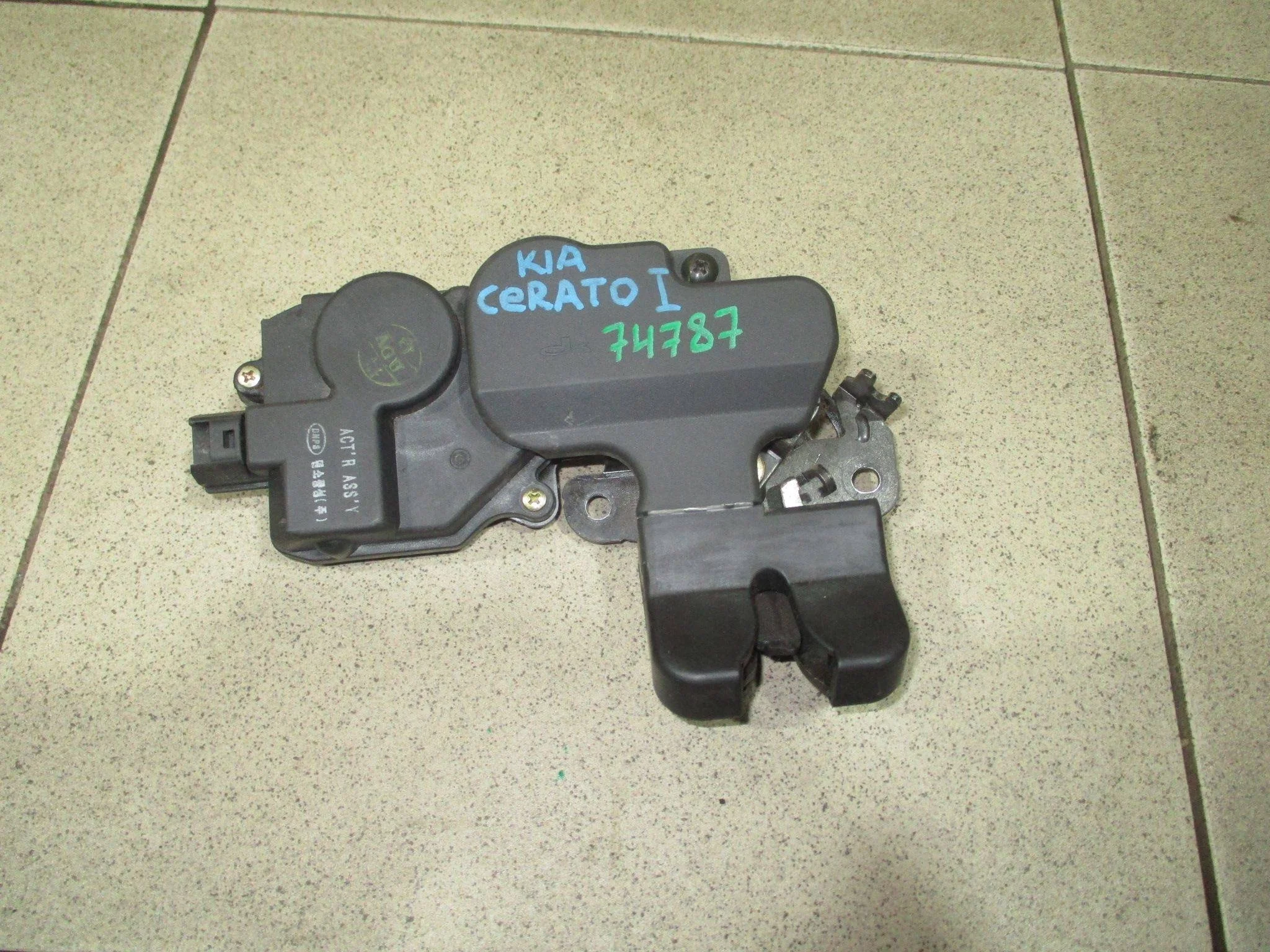 Замок багажника Kia Cerato I (LD) 2003-2008