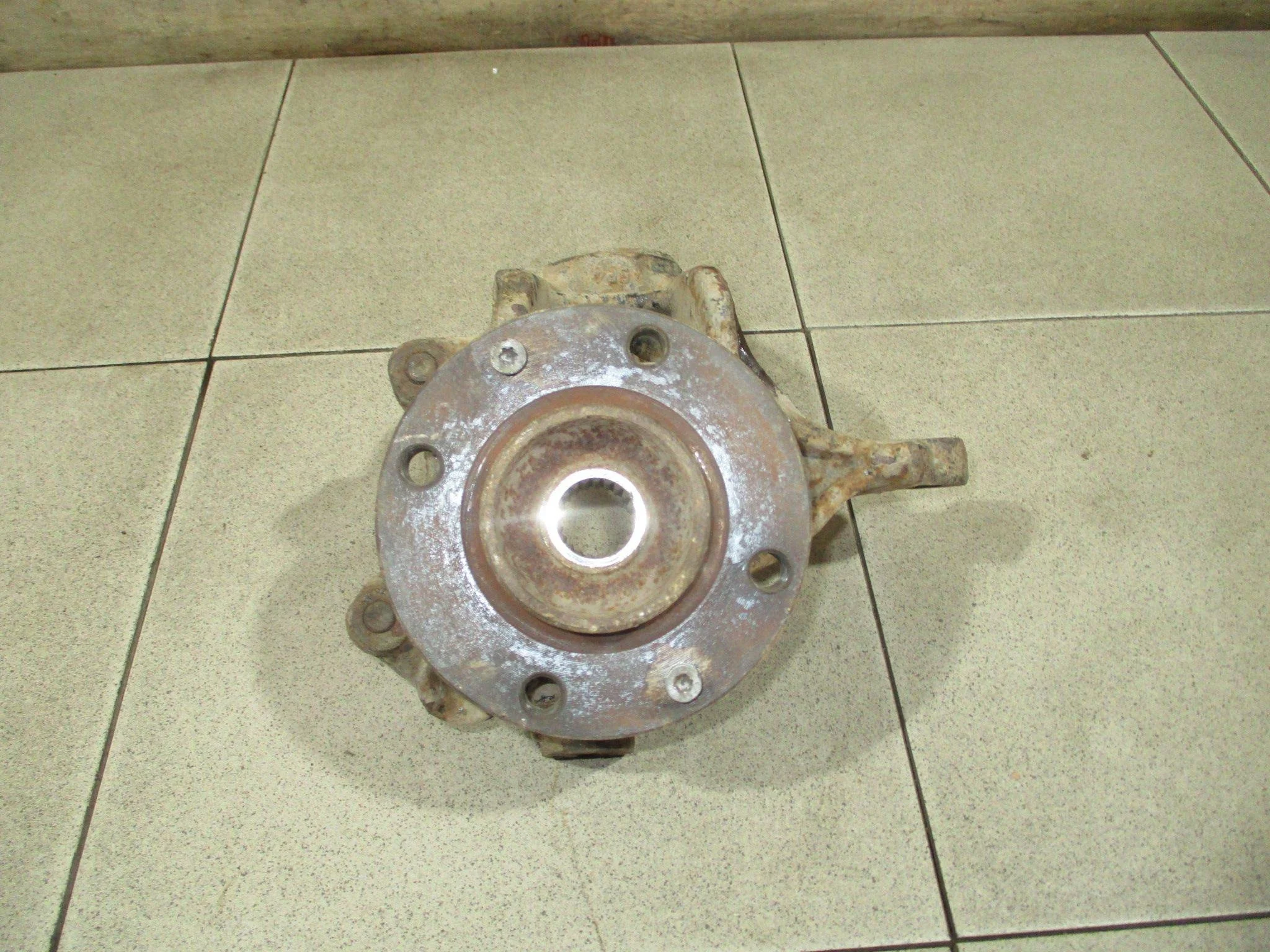 кулак поворотный Peugeot 207 2006-2017