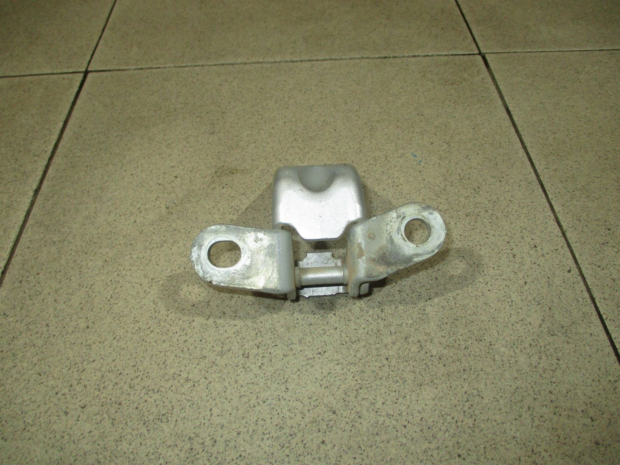 Петля двери задней левой нижняя Hyundai Elantra (HD) 2006-2010