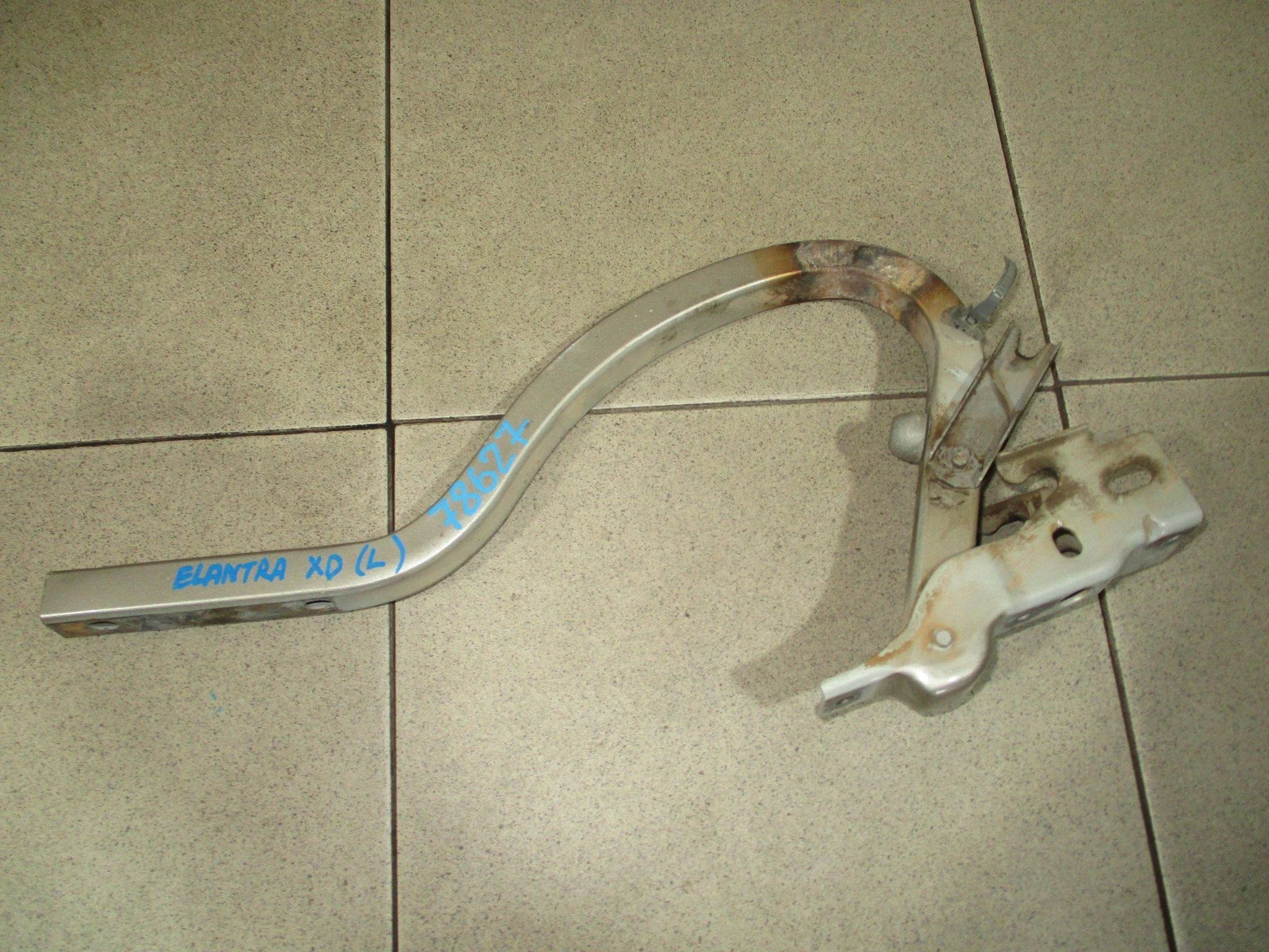 Петля крышки багажника Hyundai Elantra (XD) 2000-2006