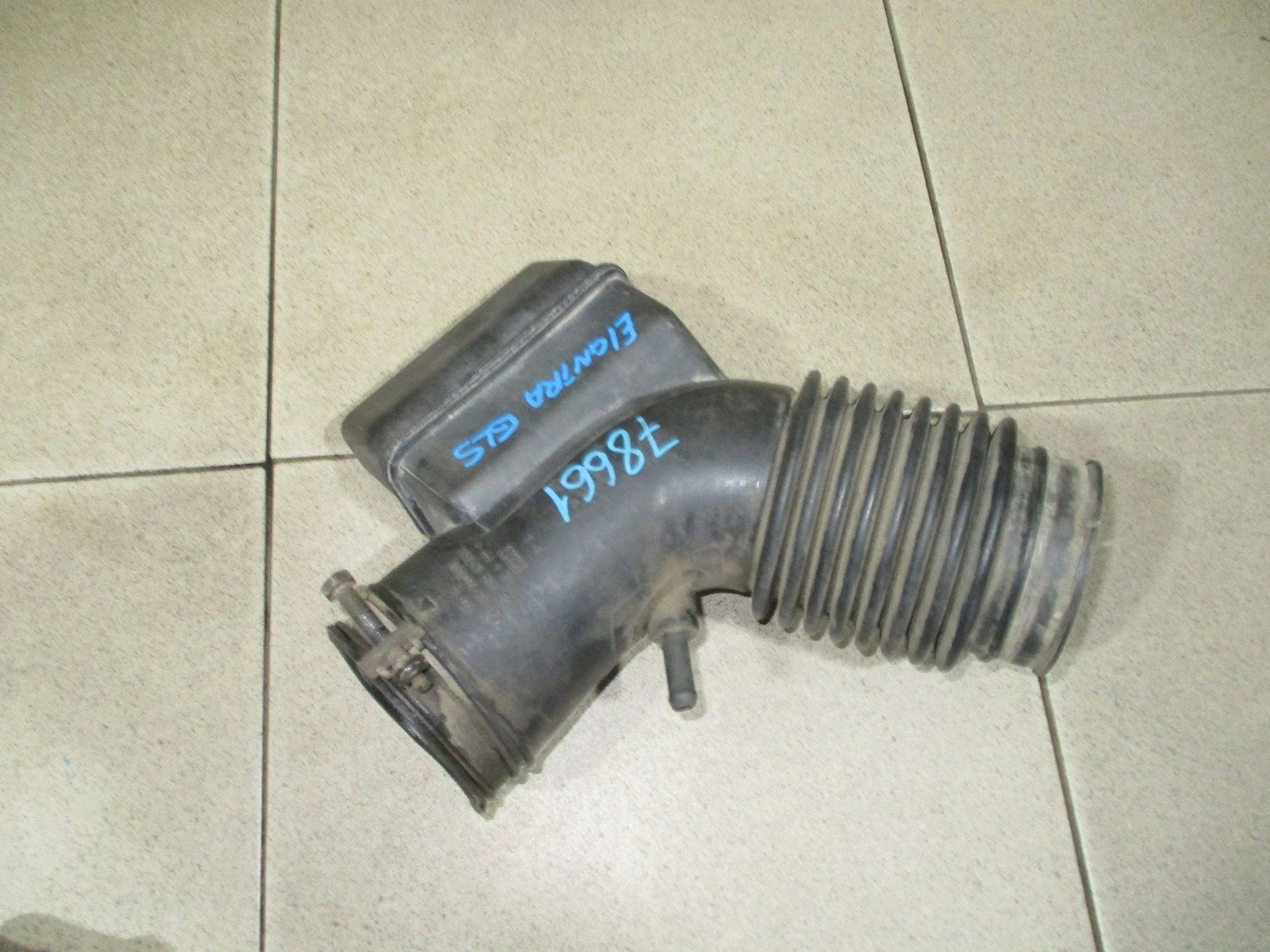 патрубок воздушного фильтра Hyundai Elantra (XD) 2000-2006