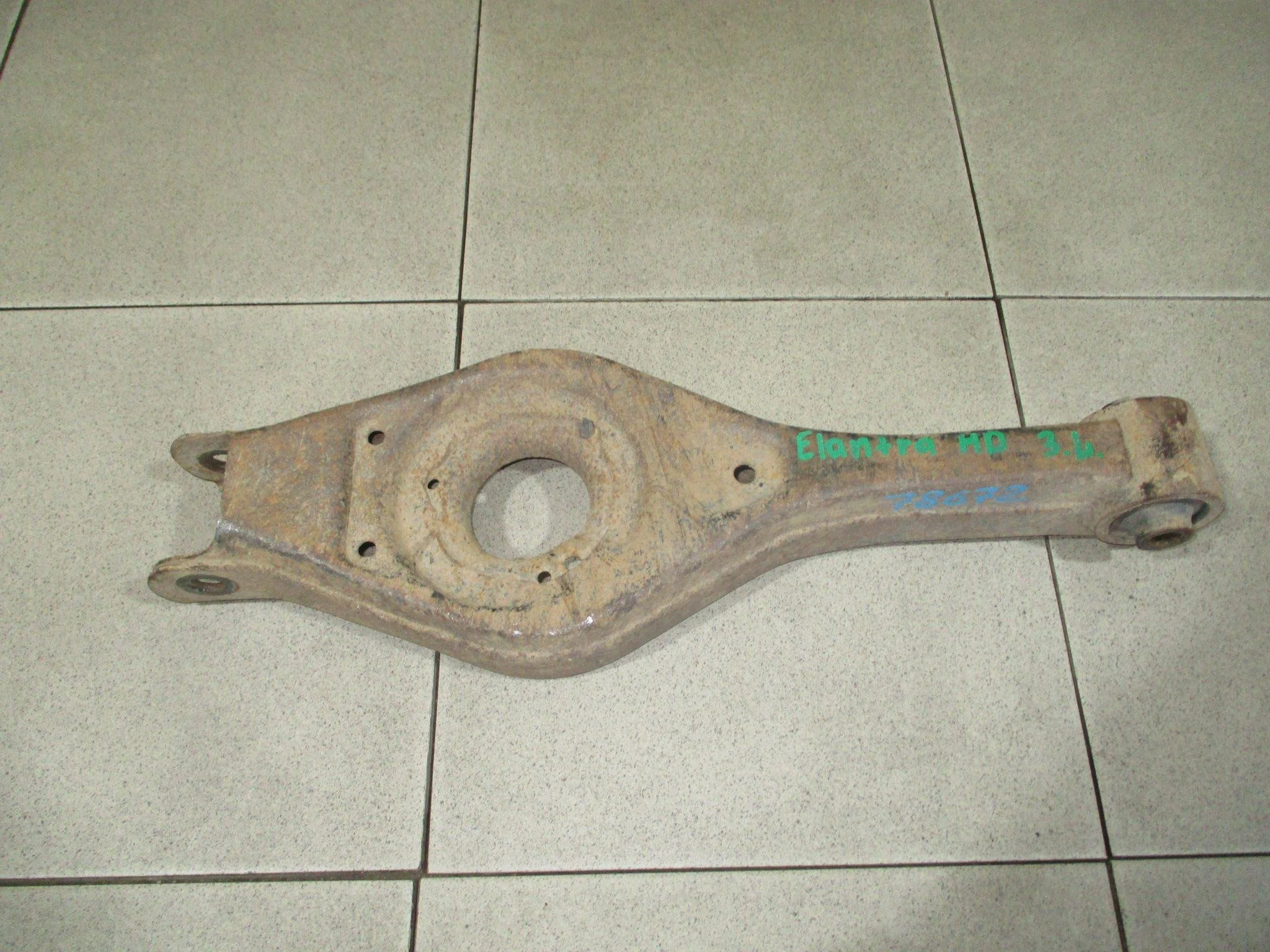 рычаг поперечный Hyundai Elantra (HD) 2006-2010