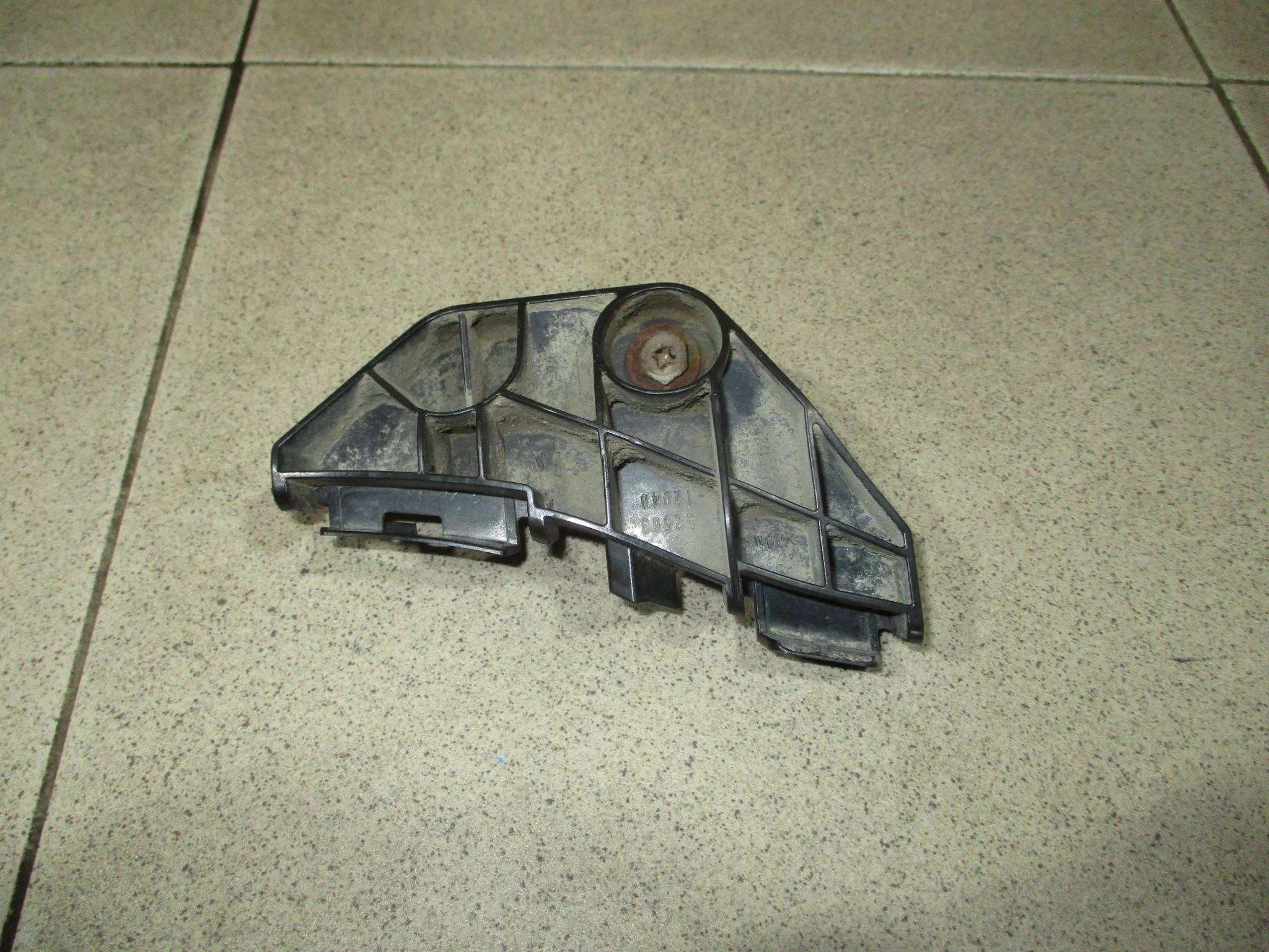 кронштейн заднего бампера Toyota Corolla (E150) 2006-2013