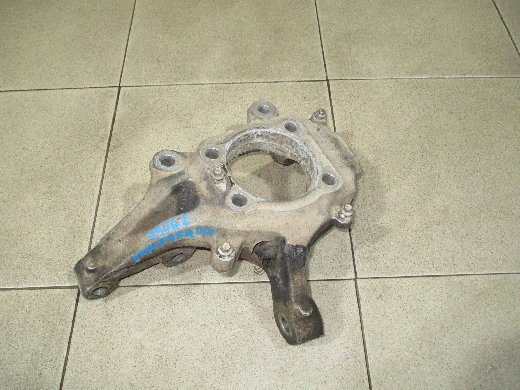 кулак поворотный Ford Explorer V (U502) 2011-2019