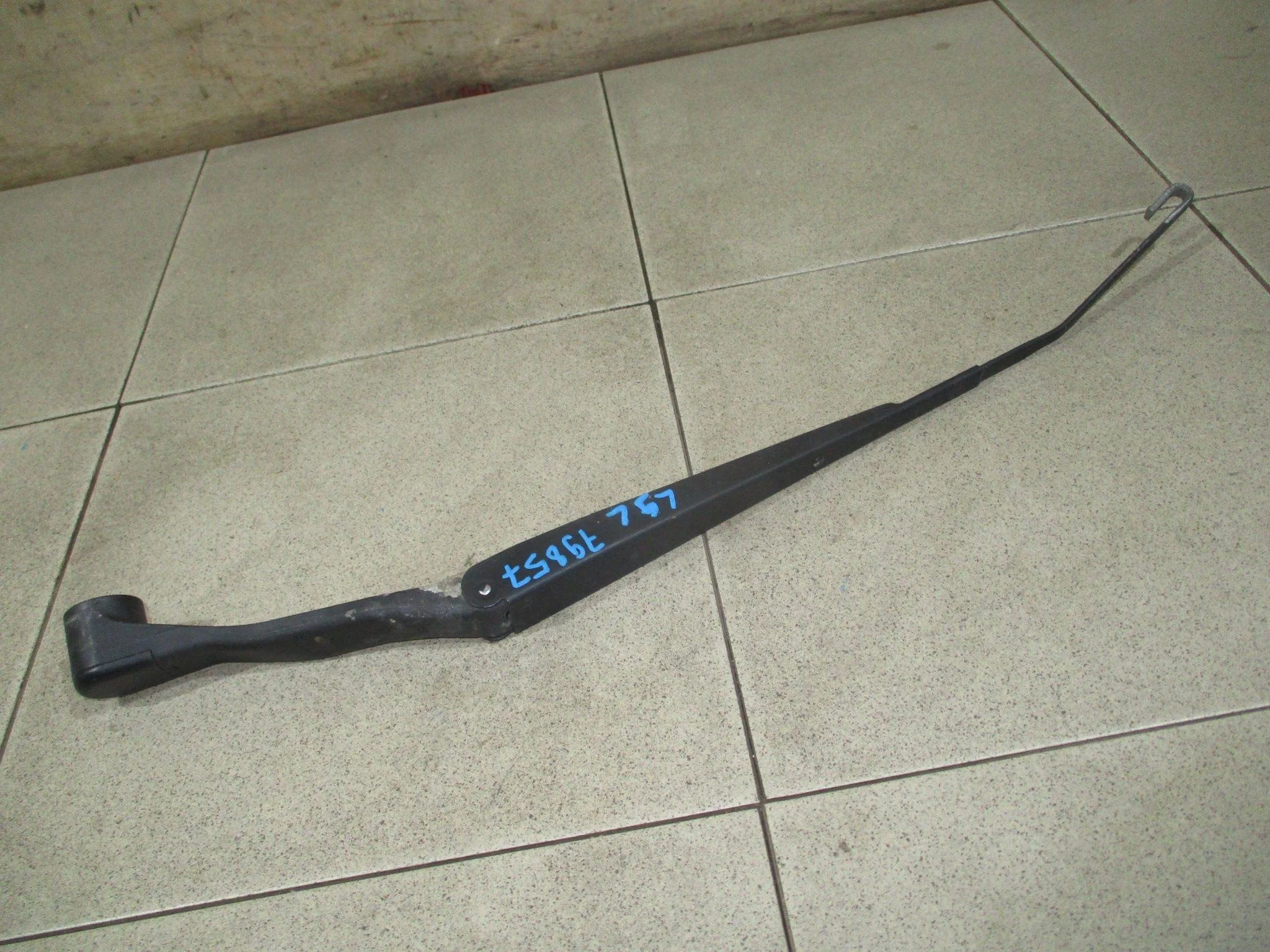 Поводок стеклоочистителя передний левый Mitsubishi Lancer 9 (CS) 2003-2006