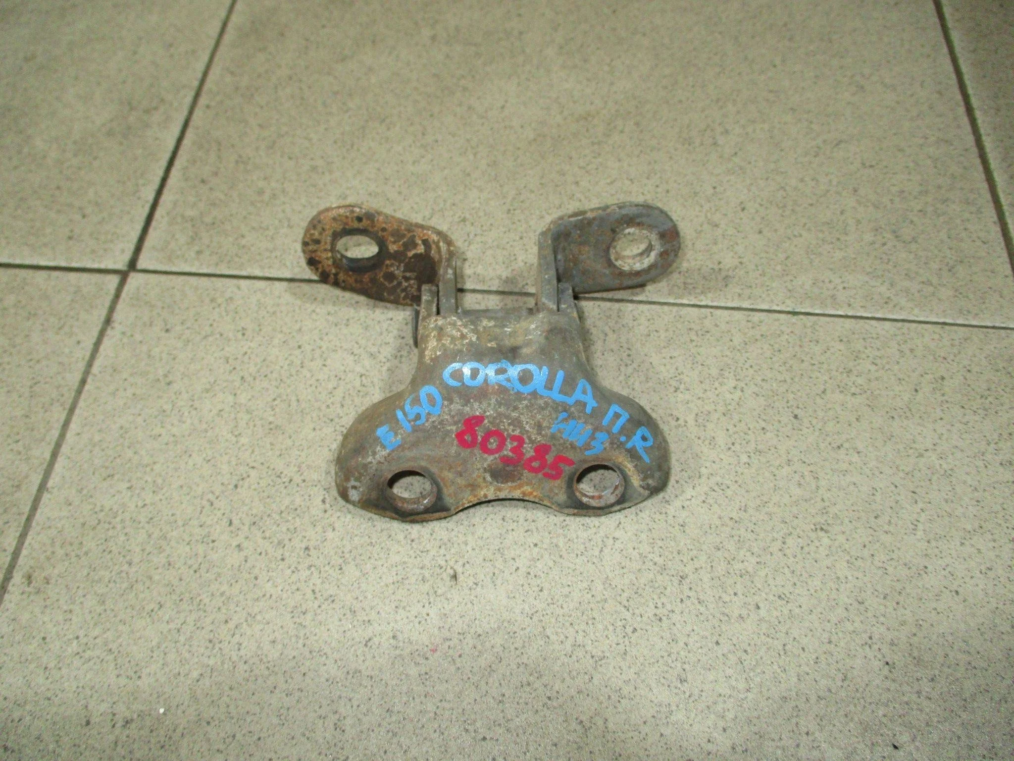Петля двери передней правой нижняя Toyota Corolla (E150) 2006-2013