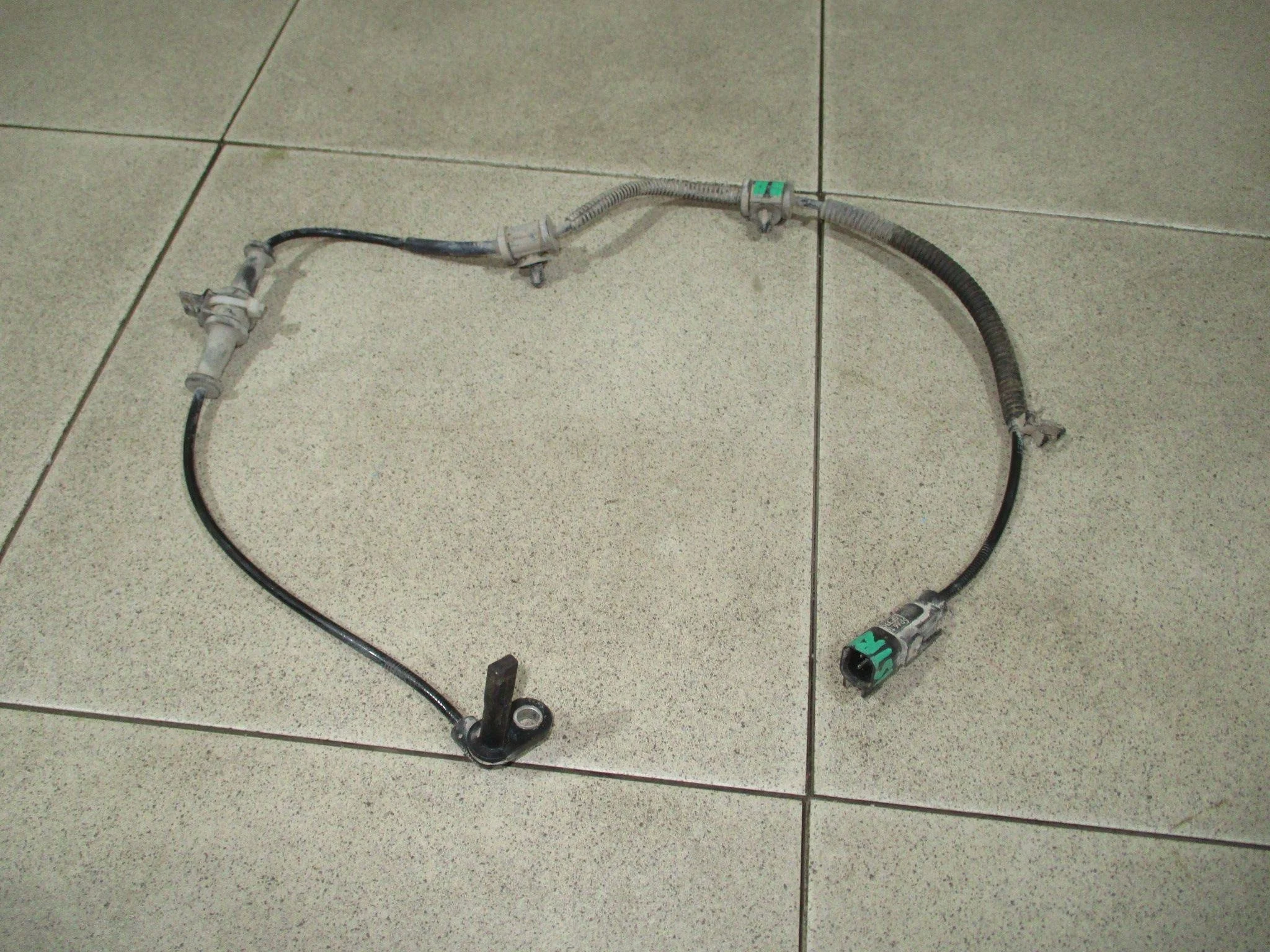 Датчик ABS передний Opel Astra J 2009-2015