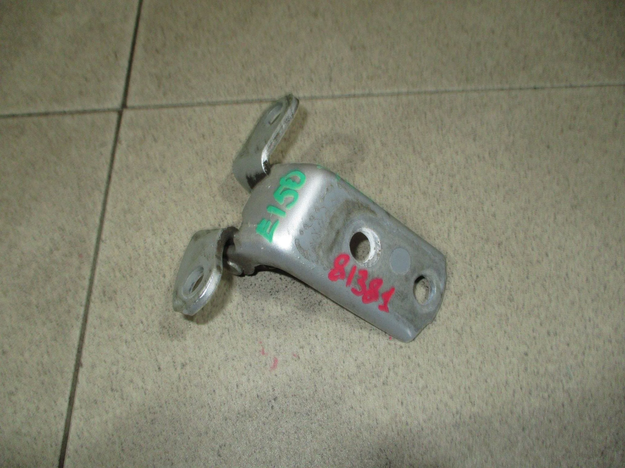 Петля двери задней левой нижняя Toyota Corolla (E150) 2006-2013