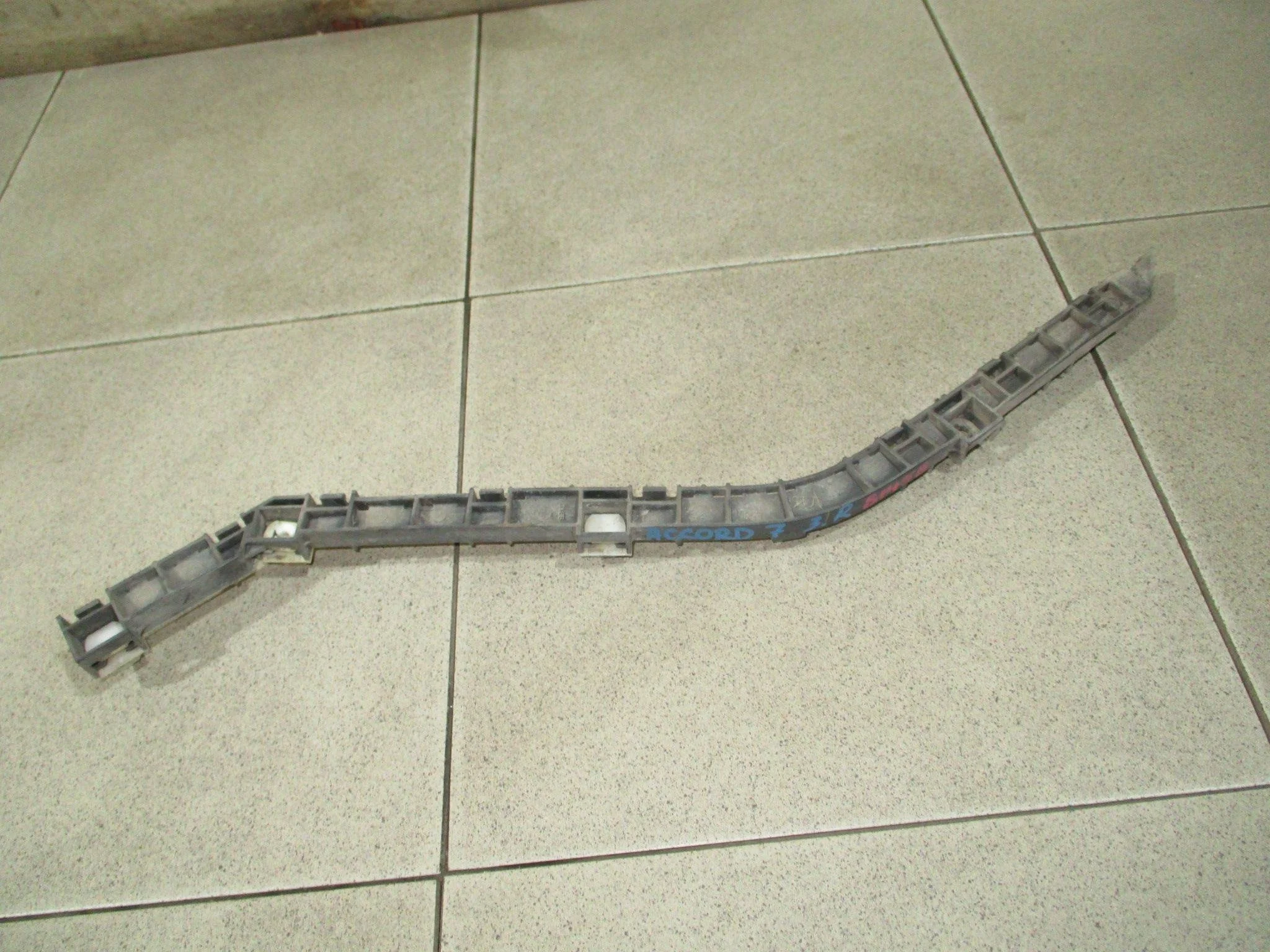 Кронштейн заднего бампера правый Honda Accord VII 2002-2007