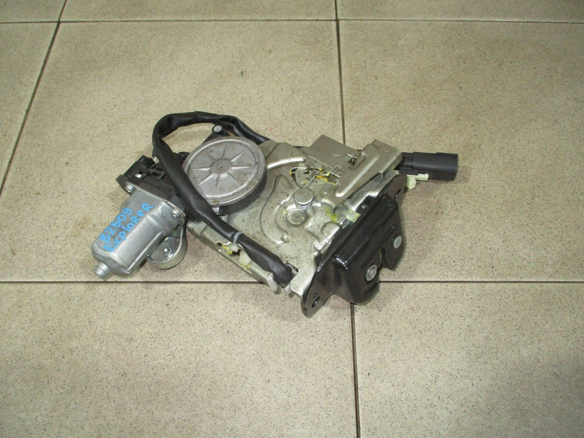замок багажника Ford Explorer V (U502) 2011-2019