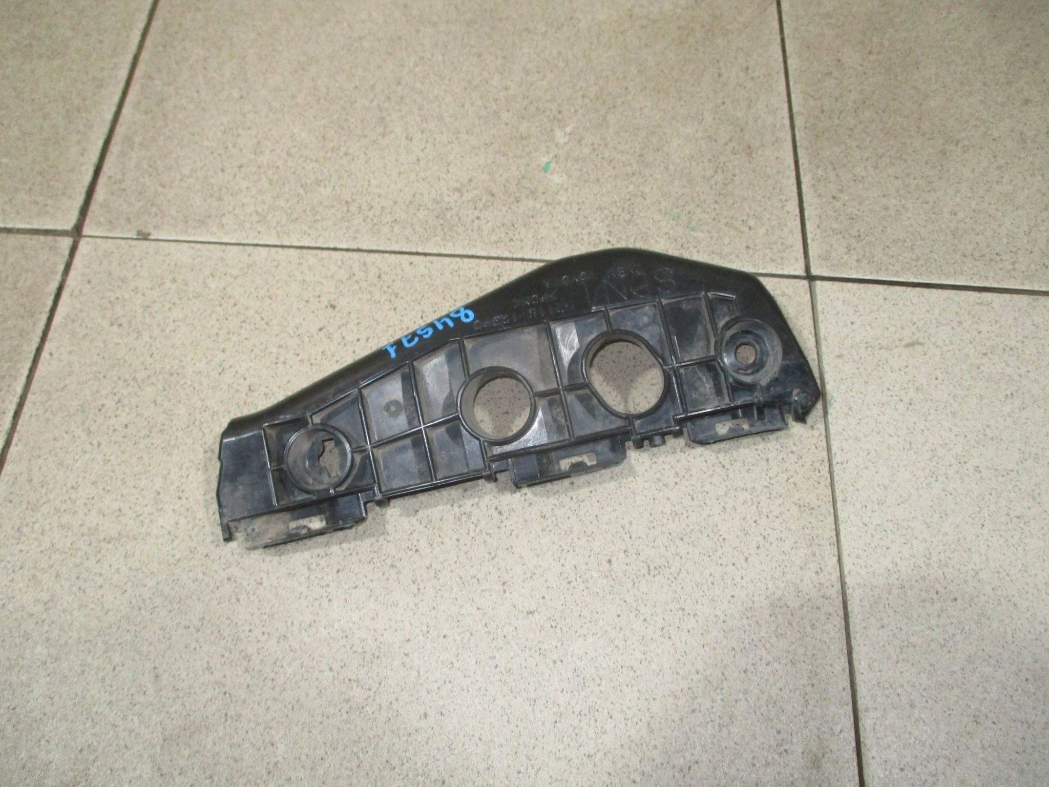 кронштейн переднего бампера Toyota Corolla (E150) 2006-2013