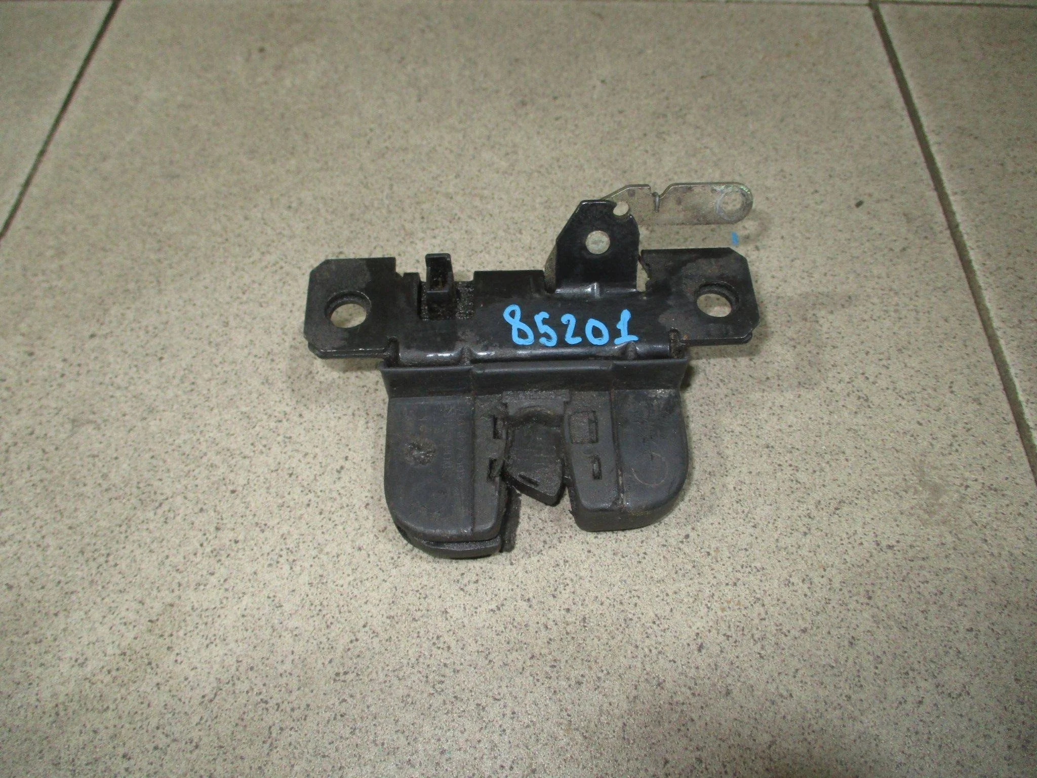 Замок багажника VW Touareg I (7L) 2002-2010