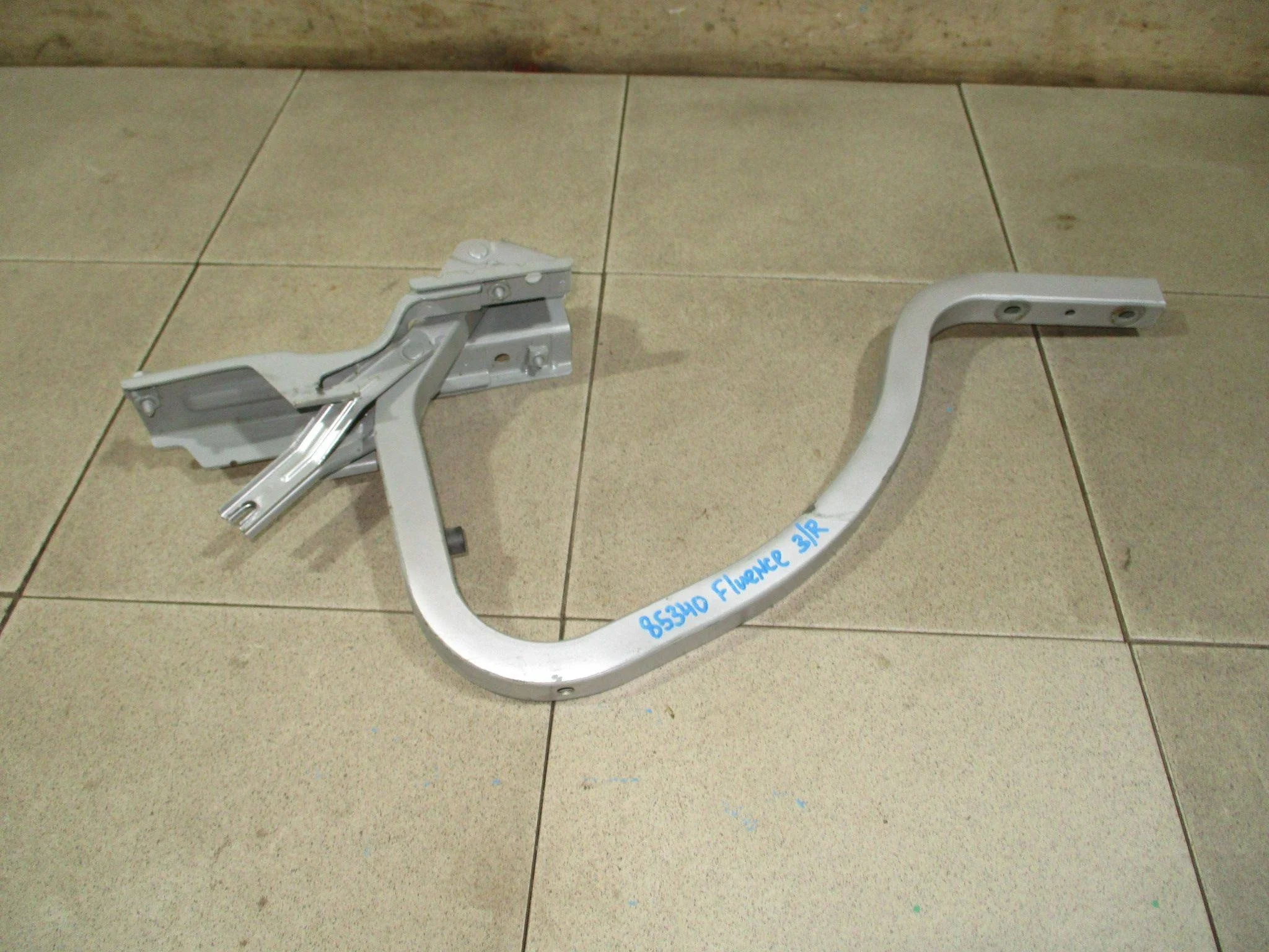 Петля крышки багажника Renault Fluence 2010-2020