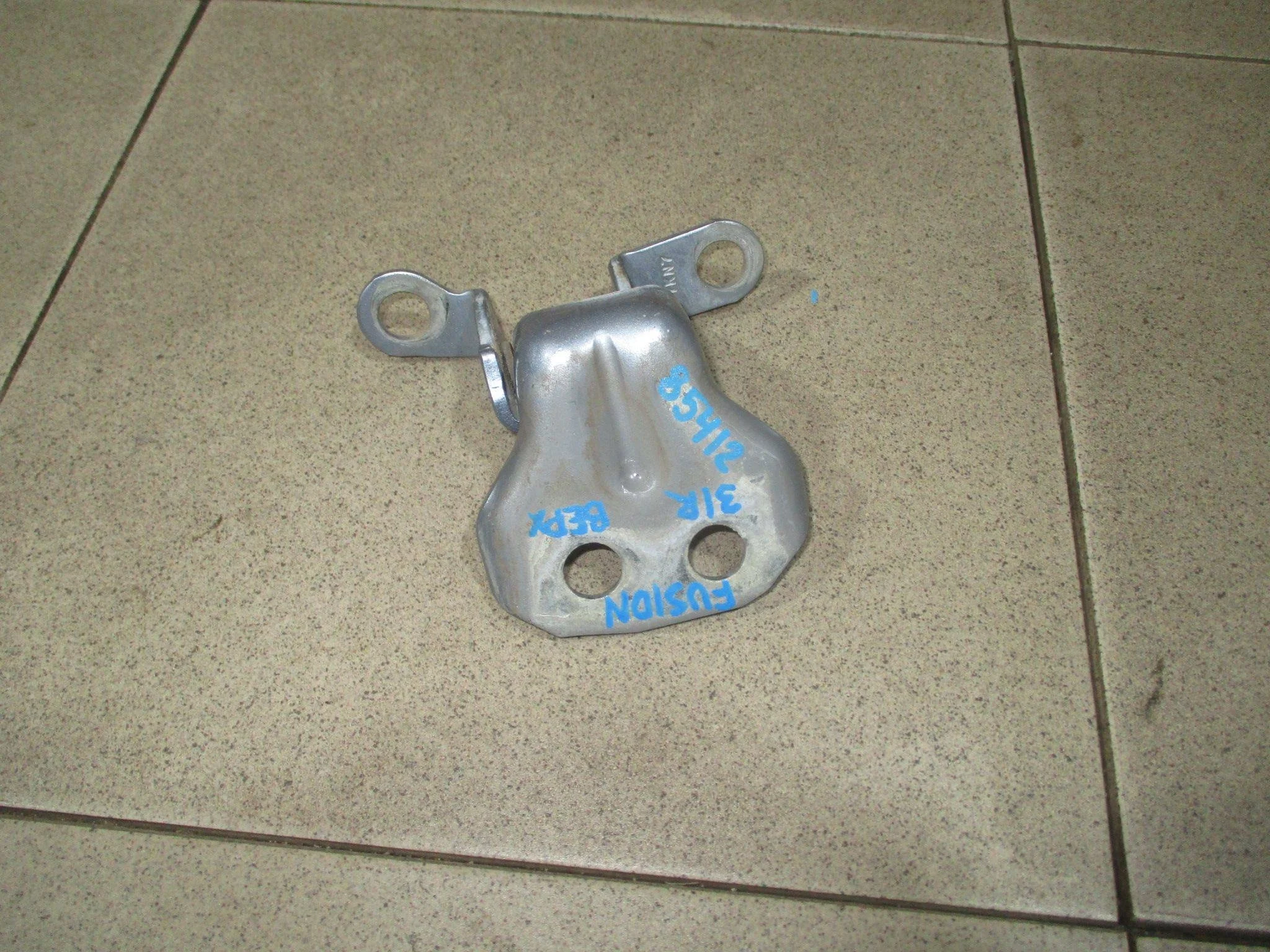 Петля двери задней правой верхняя Ford Fusion 2002-2012