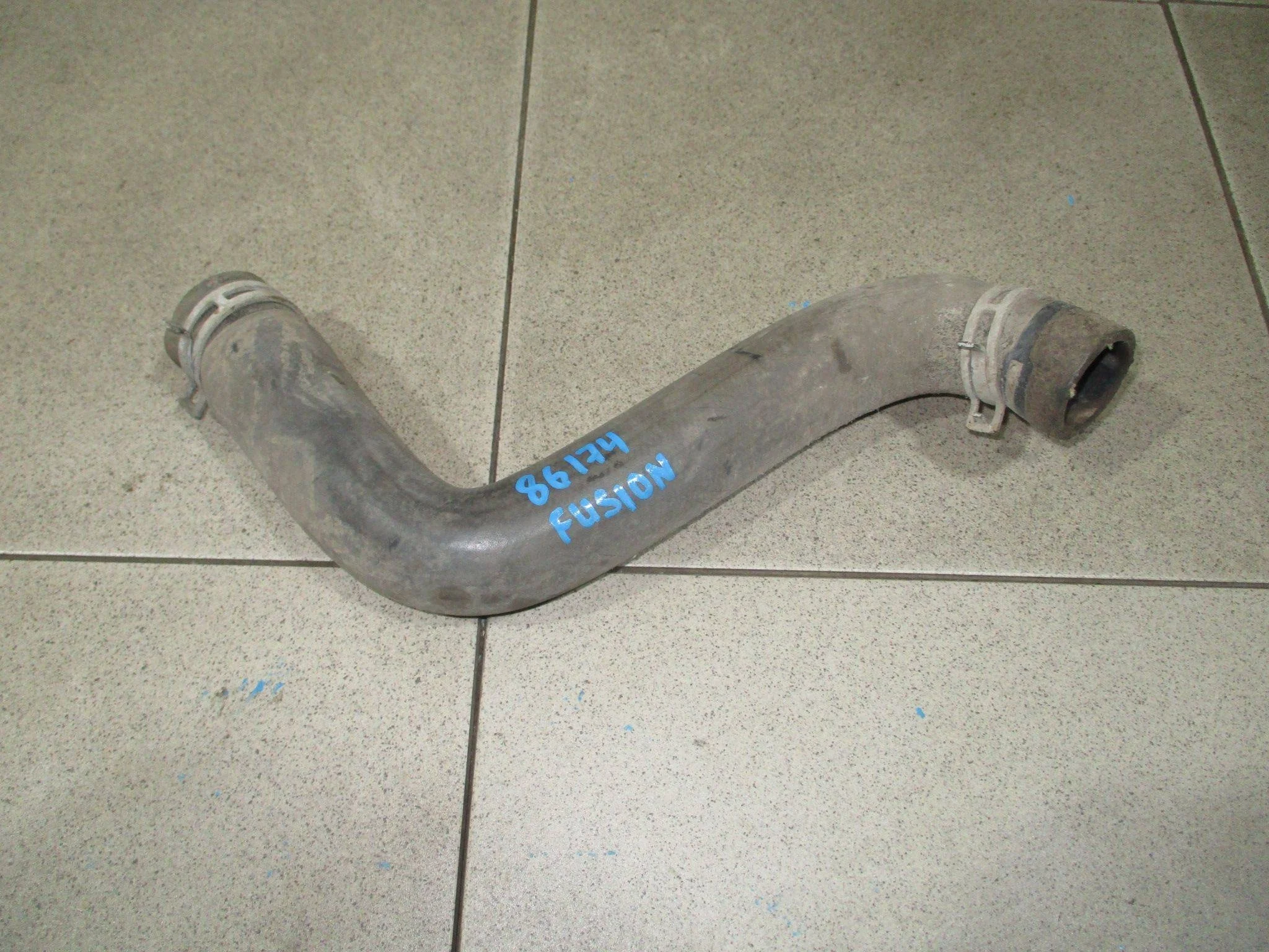 Патрубок радиатора Ford Fusion 2002-2012