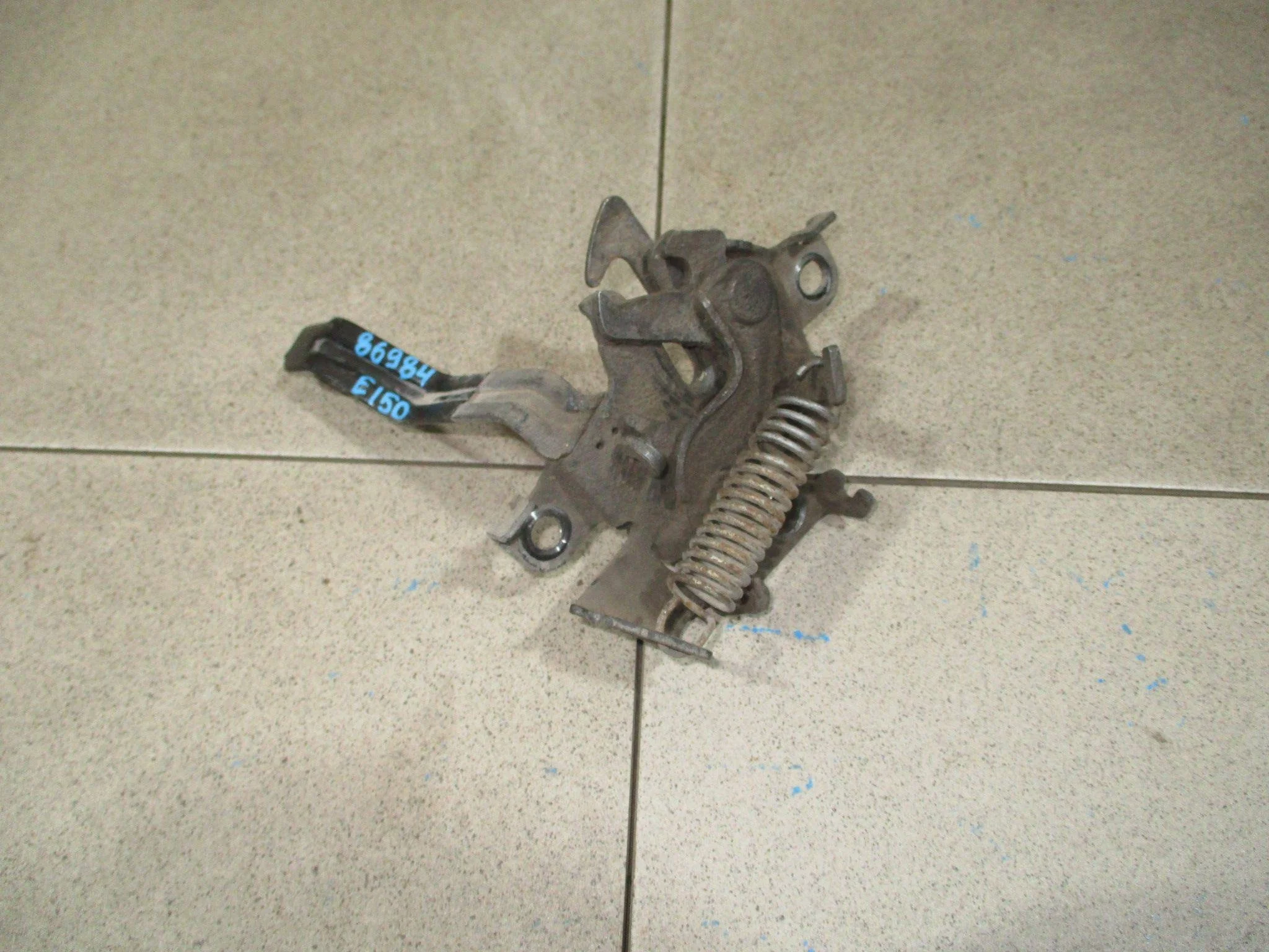 замок капота Toyota Corolla (E150) 2006-2013