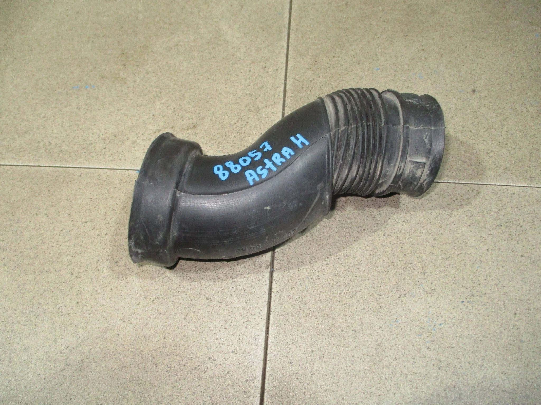 Патрубок Opel Astra H 2004-2014