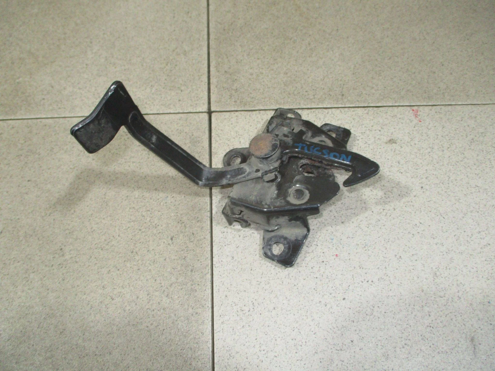 Замок капота Hyundai Tucson (JM) 2004-2009