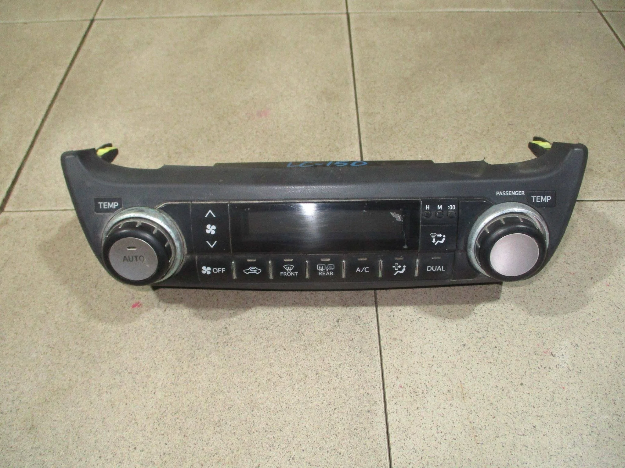 блок управления климатической установкой Toyota Land Cruiser Prado 150 2009-2023