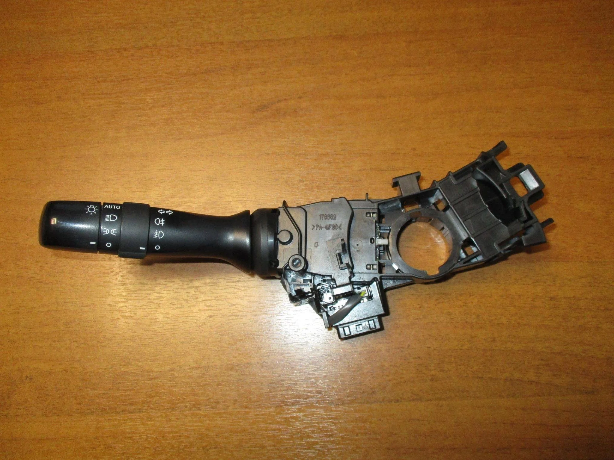 переключатель поворотов подрулевой Toyota Land Cruiser Prado 150 2009-2023