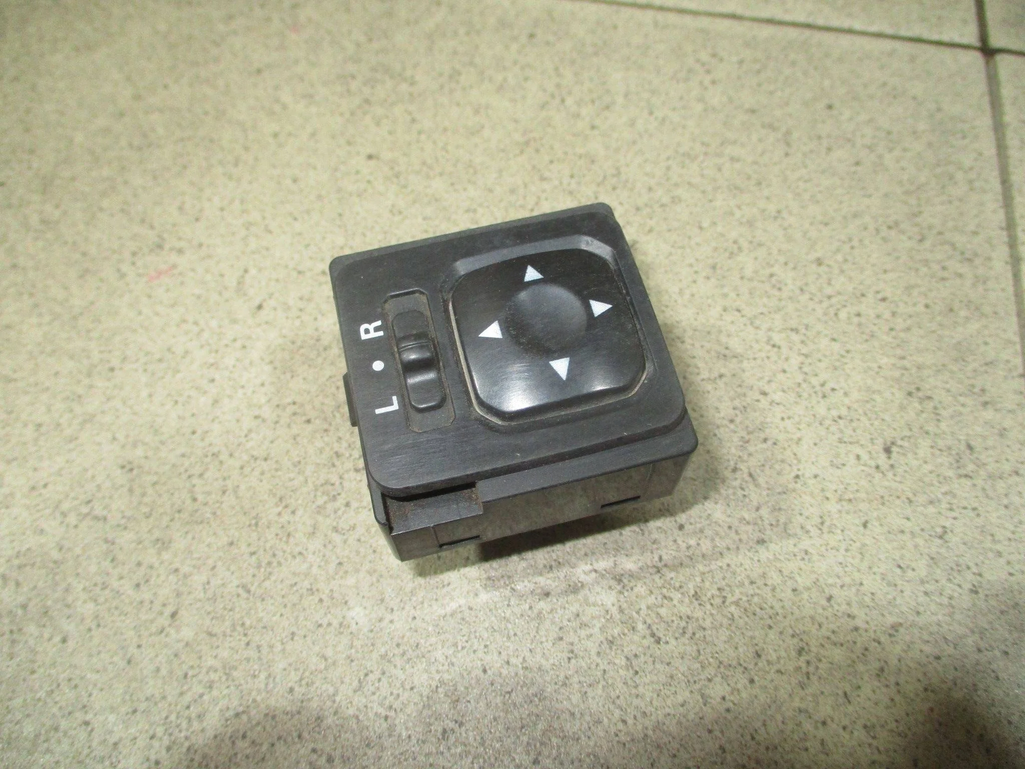 Переключатель регулировки зеркала Mitsubishi Pajero Pinin 1998-2006