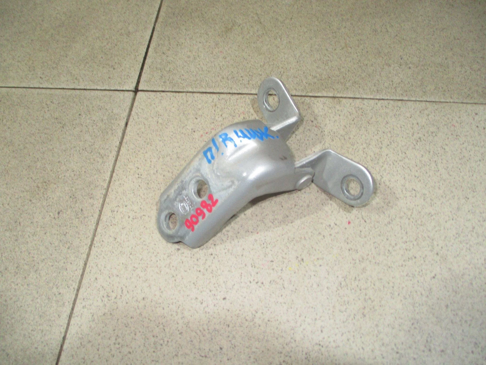 петля двери Kia Sportage III (SL) 2010-2016
