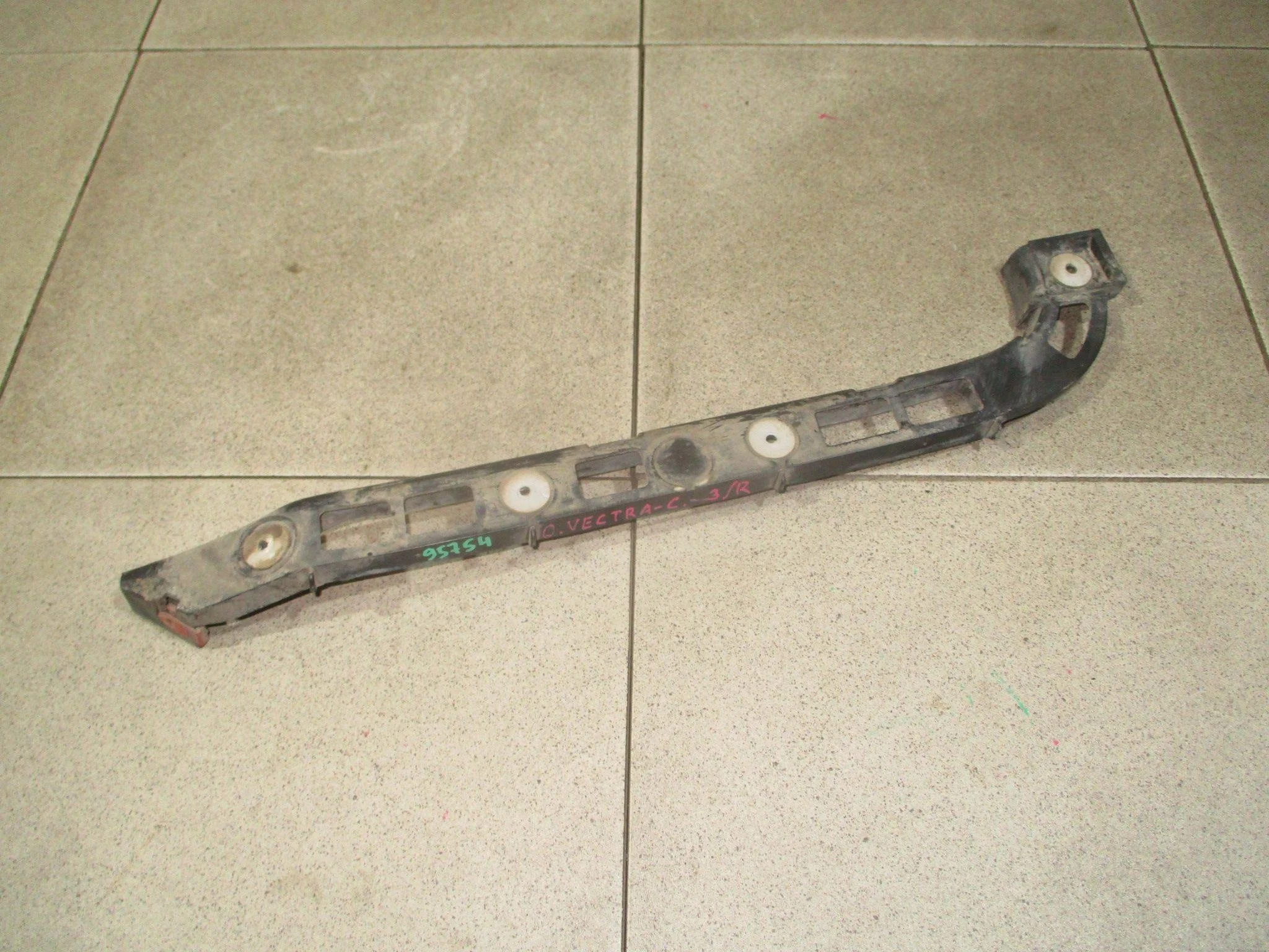 Кронштейн заднего бампера правый Opel Vectra C 2002-2008