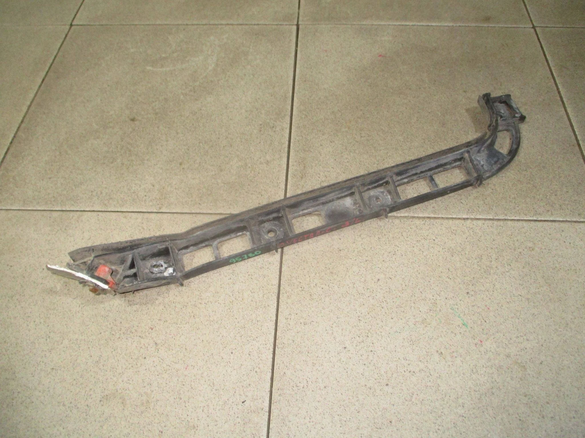 Кронштейн заднего бампера левый Opel Vectra C 2002-2008