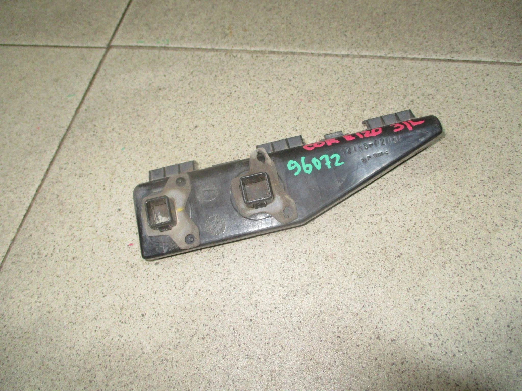 Кронштейн заднего бампера левый Toyota Corolla (E120) 2000-2007