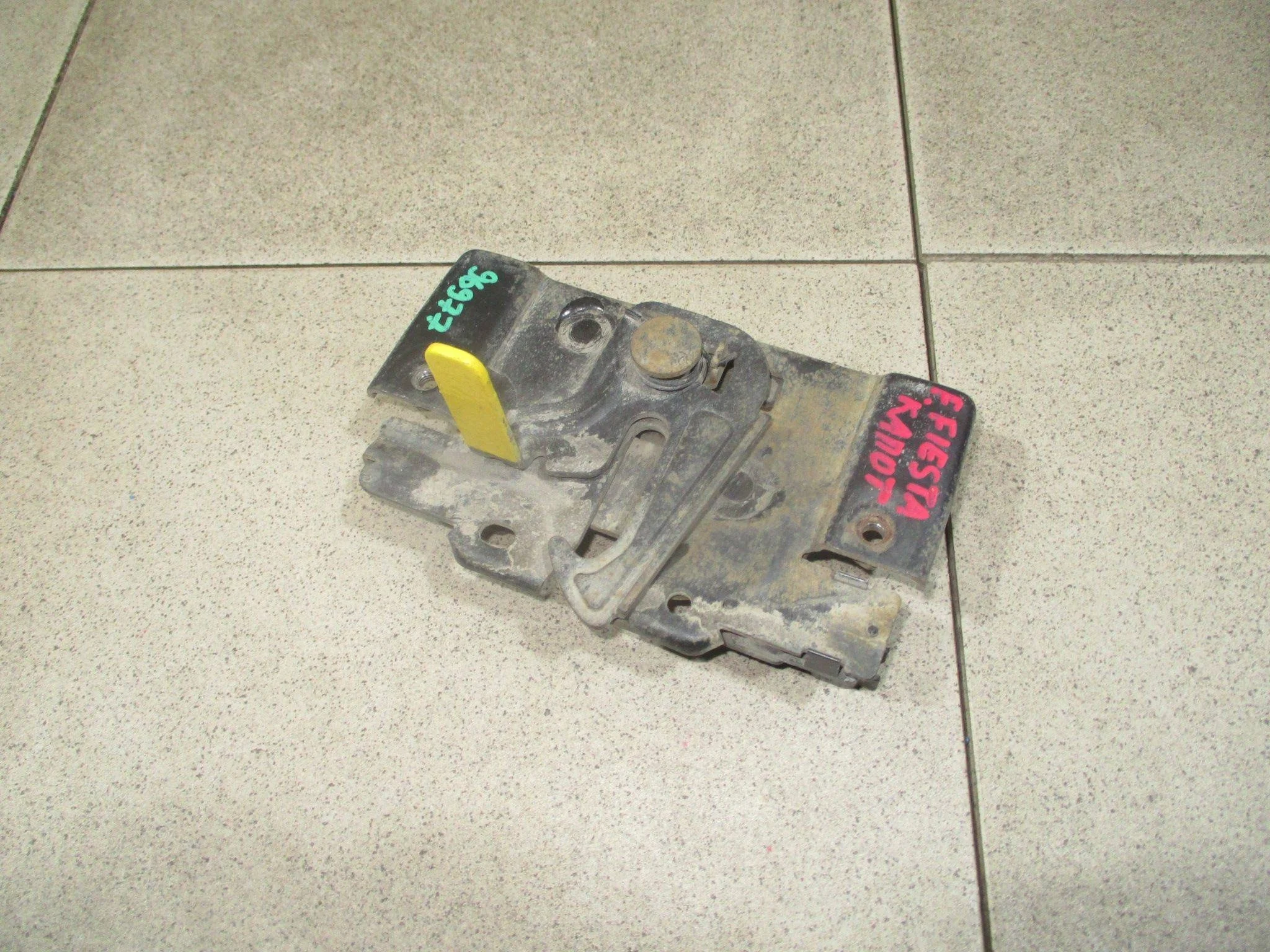 замок капота Ford Fiesta VI 2008-2017