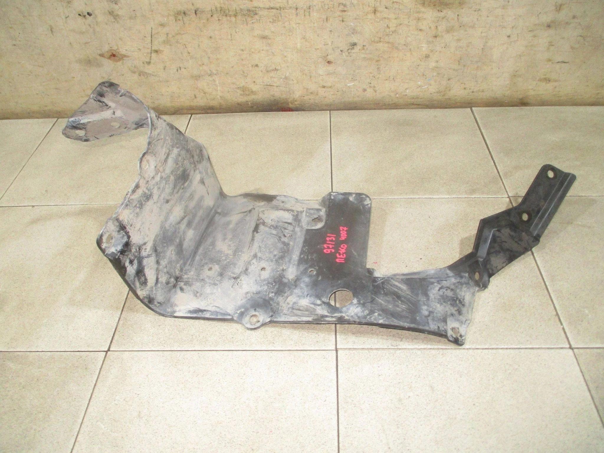 Пыльник двигателя центральный Peugeot 4007 2007-2012