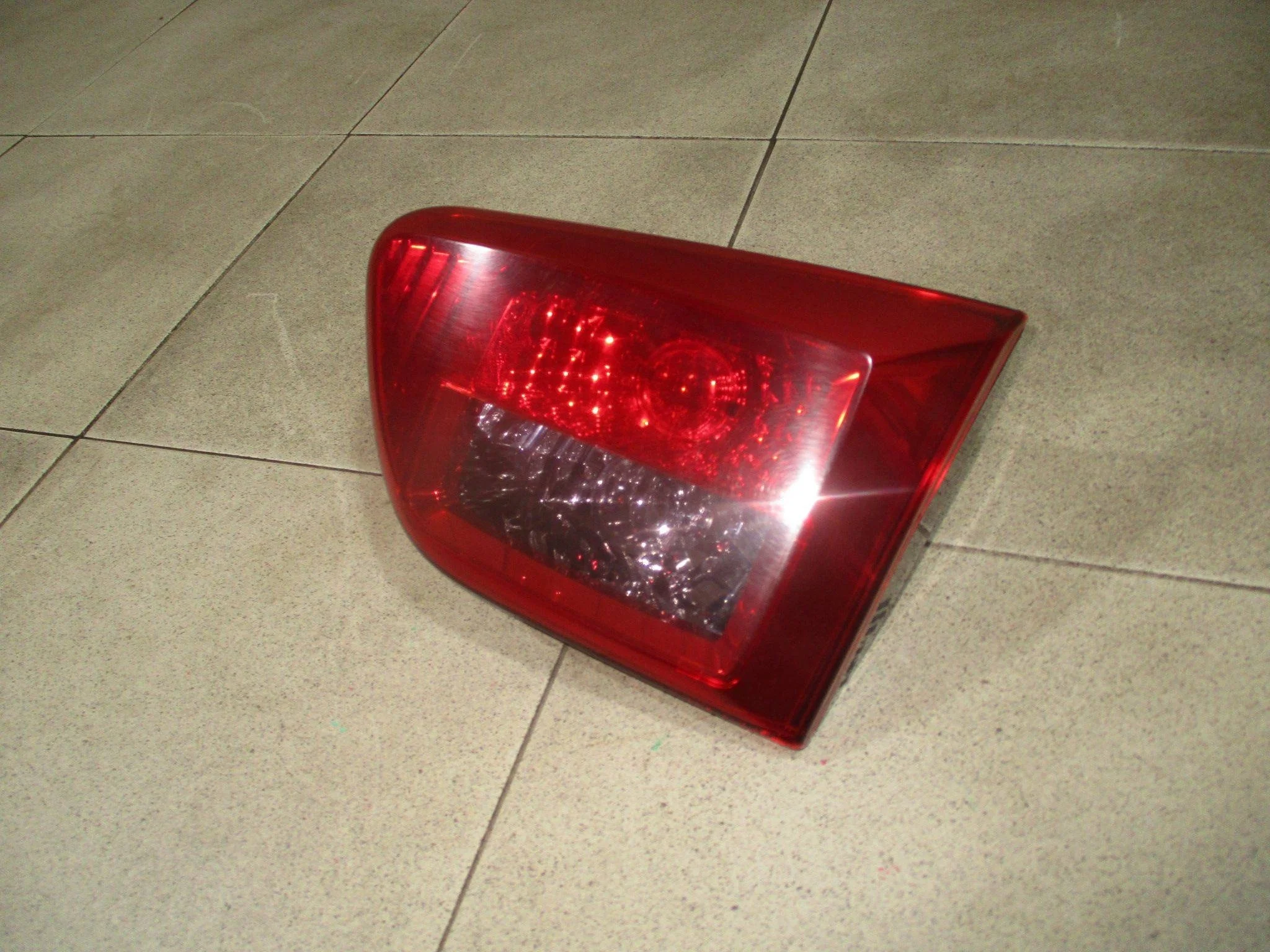фонарь внутренний Peugeot 4007 2007-2012