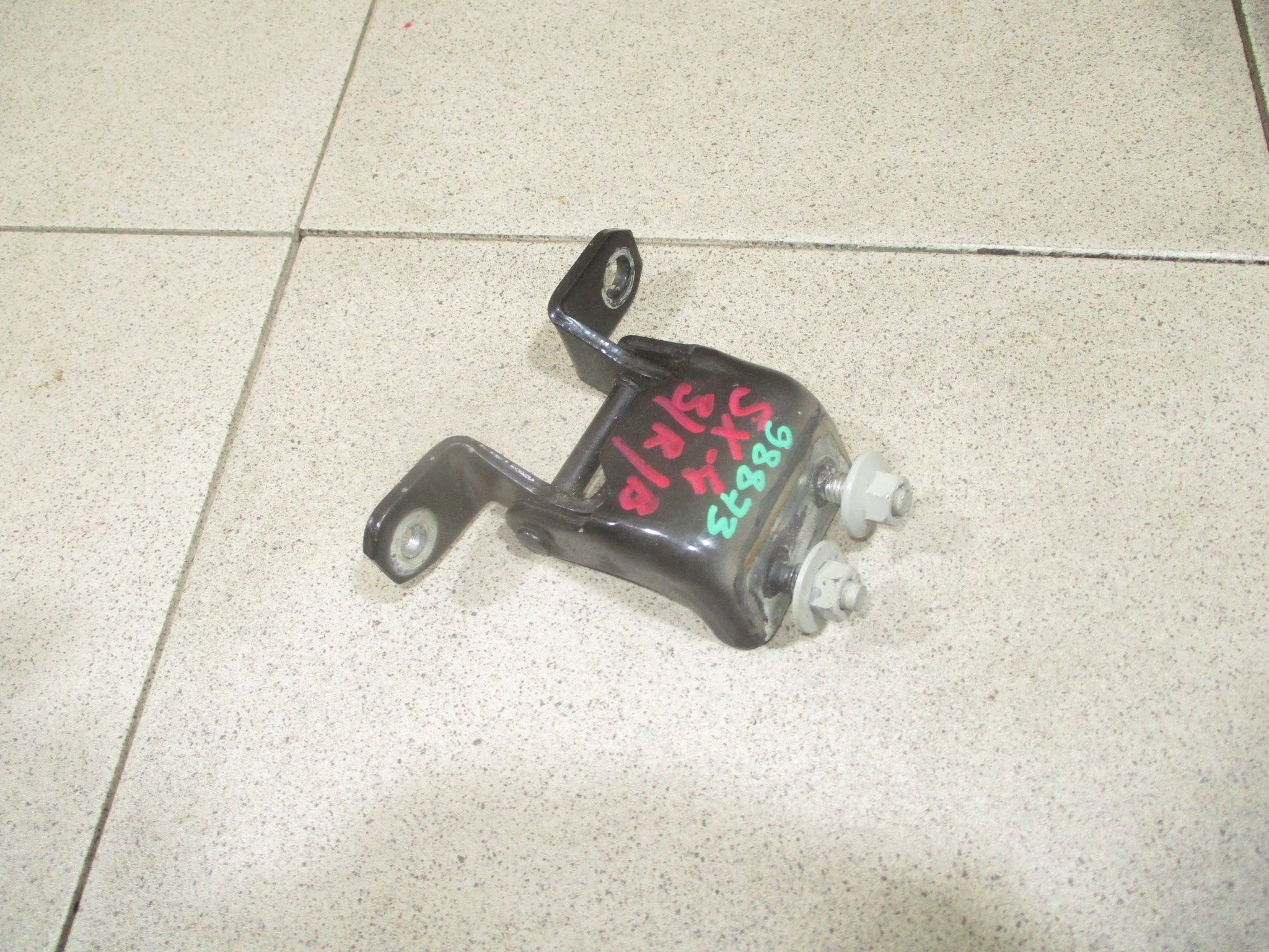 петля двери Suzuki SX4 I 2006-2014