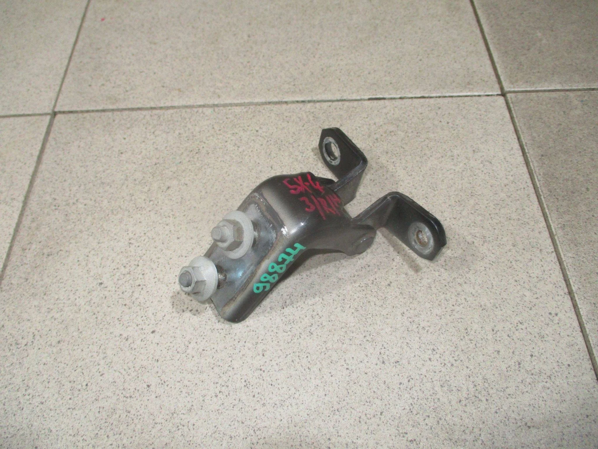 Петля двери задней правой нижняя Suzuki SX4 I 2006-2014
