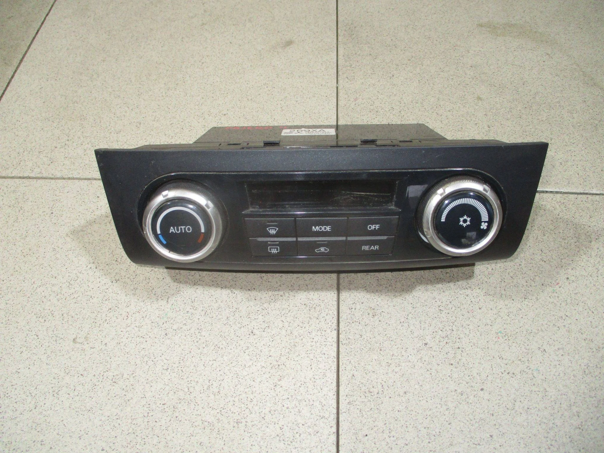 блок управления климатической установкой Mitsubishi Pajero IV 2006-2021