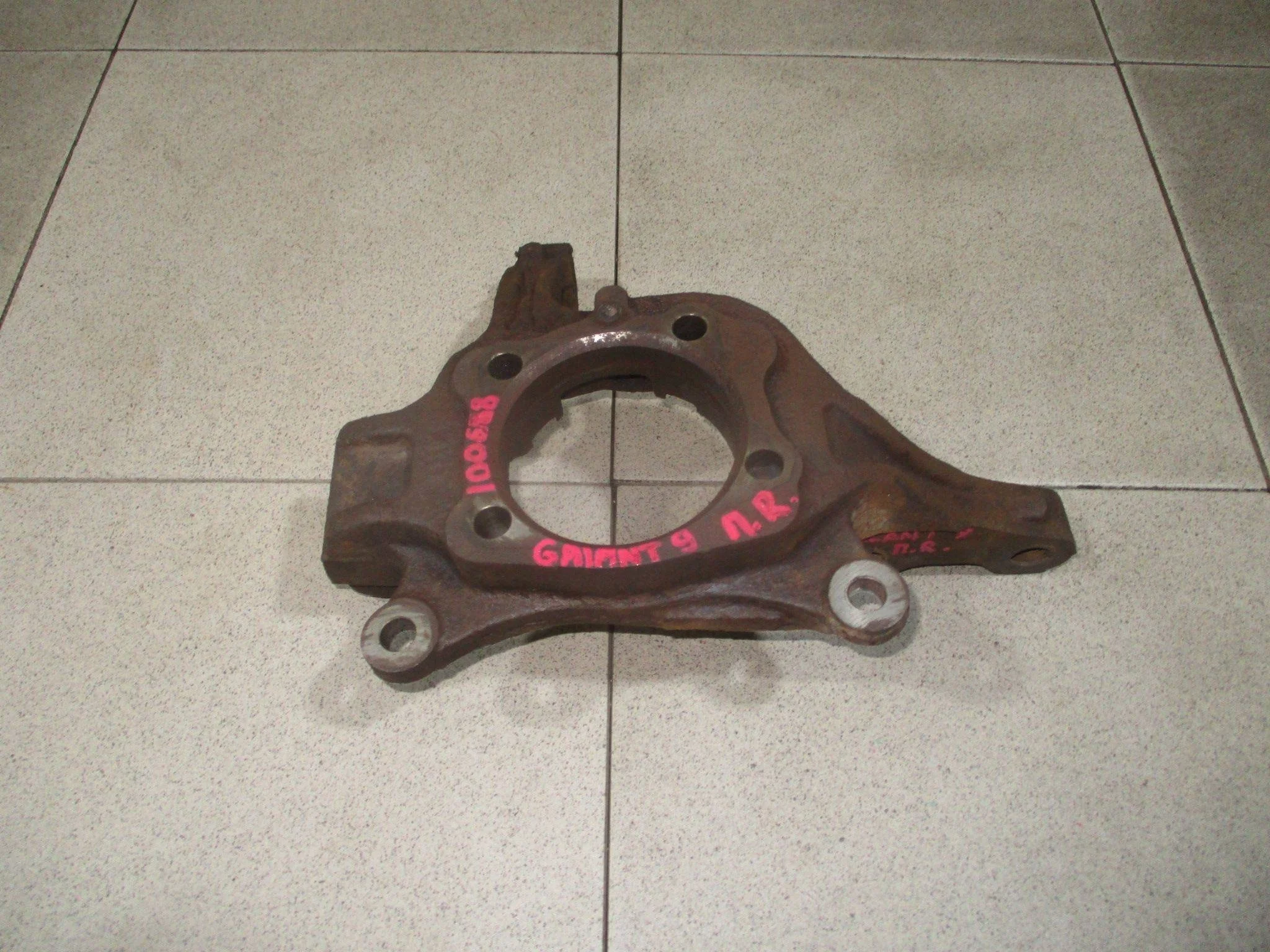 кулак поворотный Mitsubishi Galant IX 2003-2012
