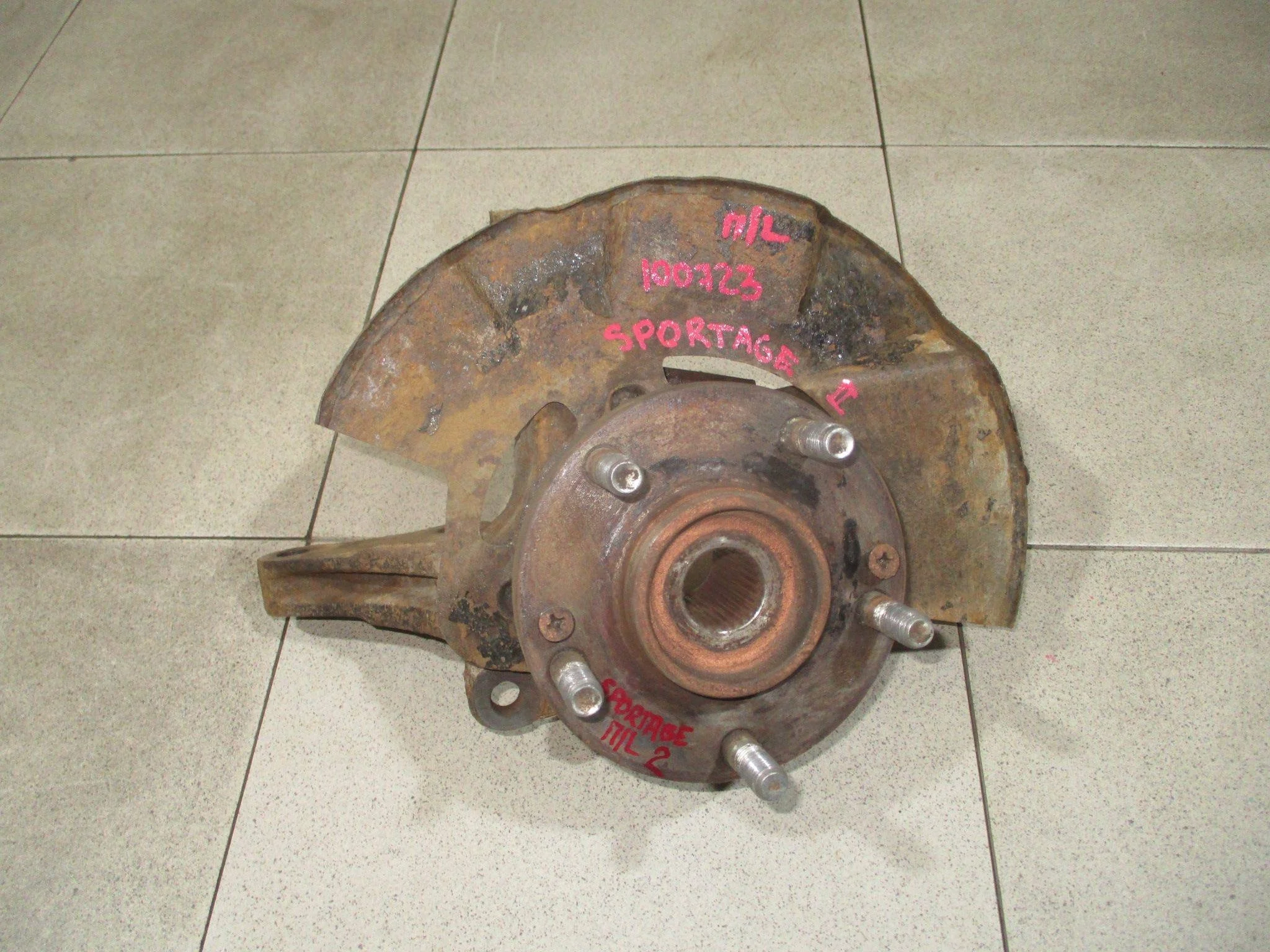 кулак поворотный Kia Sportage II (KM) 2004-2010