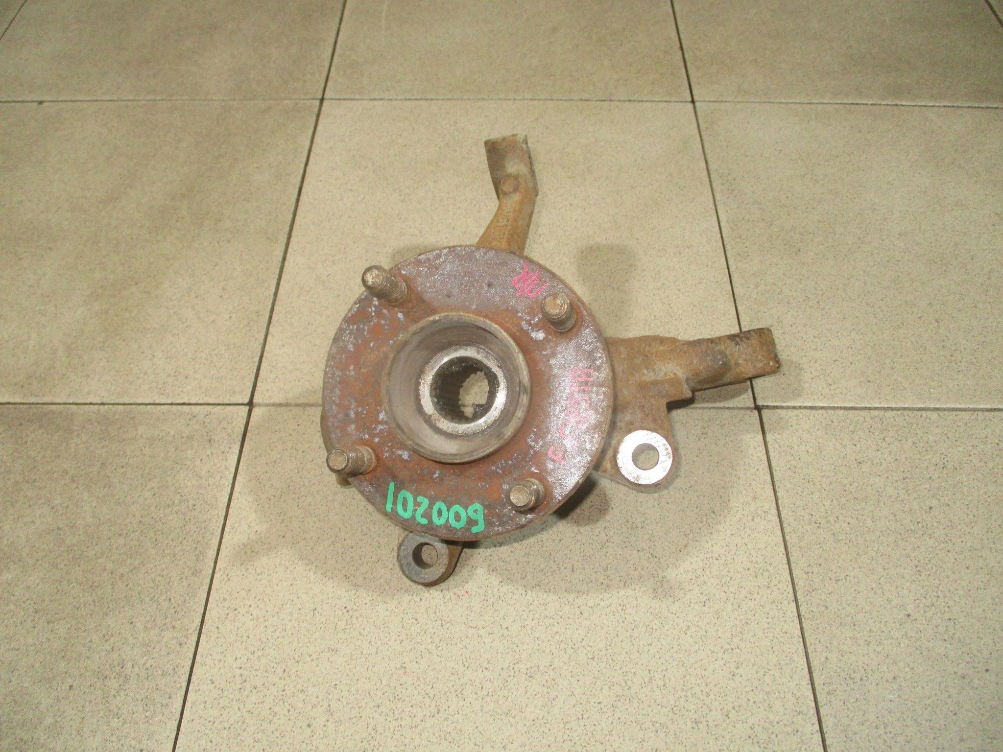 кулак поворотный Ford Fiesta VI 2008-2017