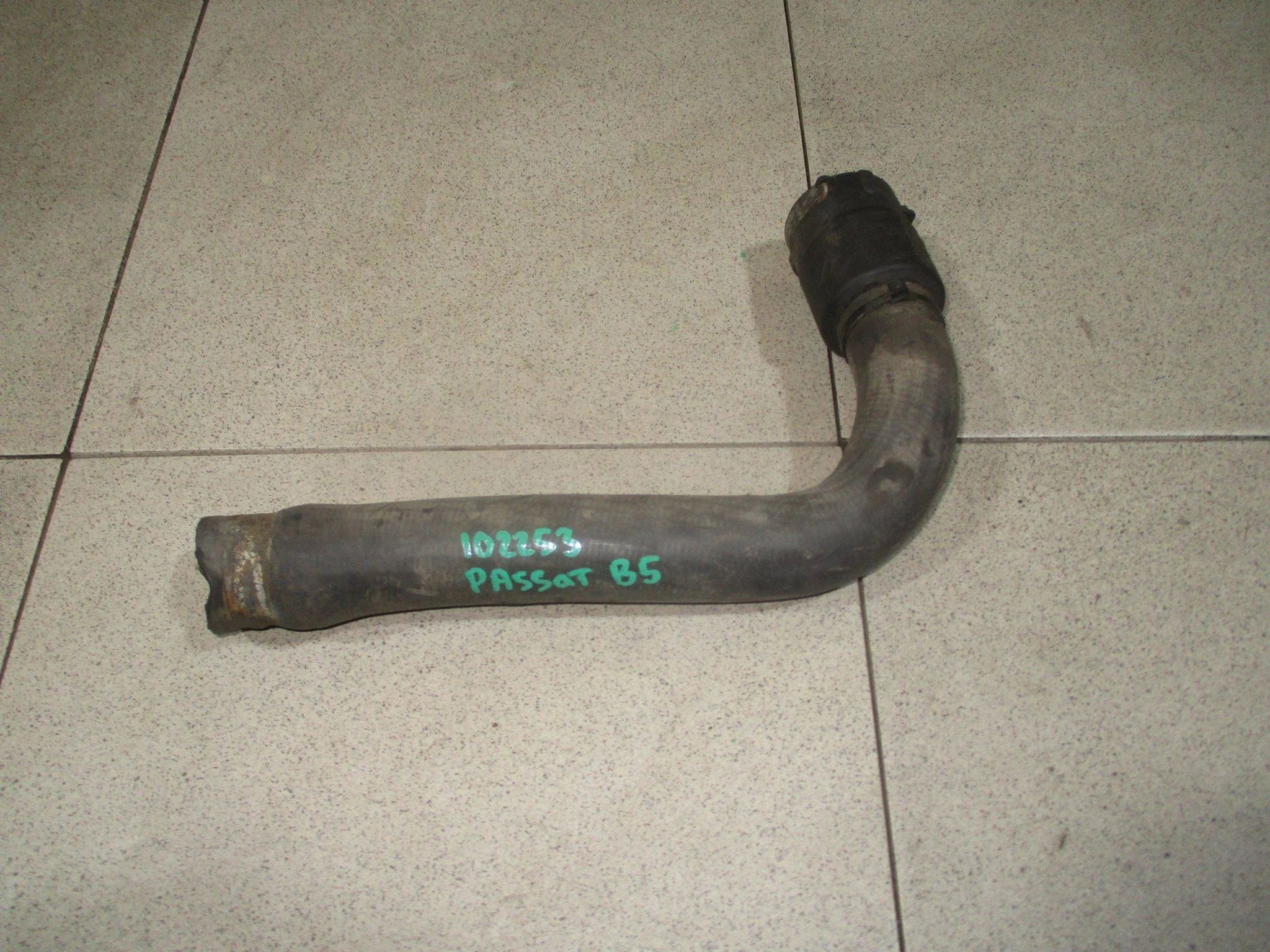 Патрубок радиатора VW Passat (B5) 1996-2005