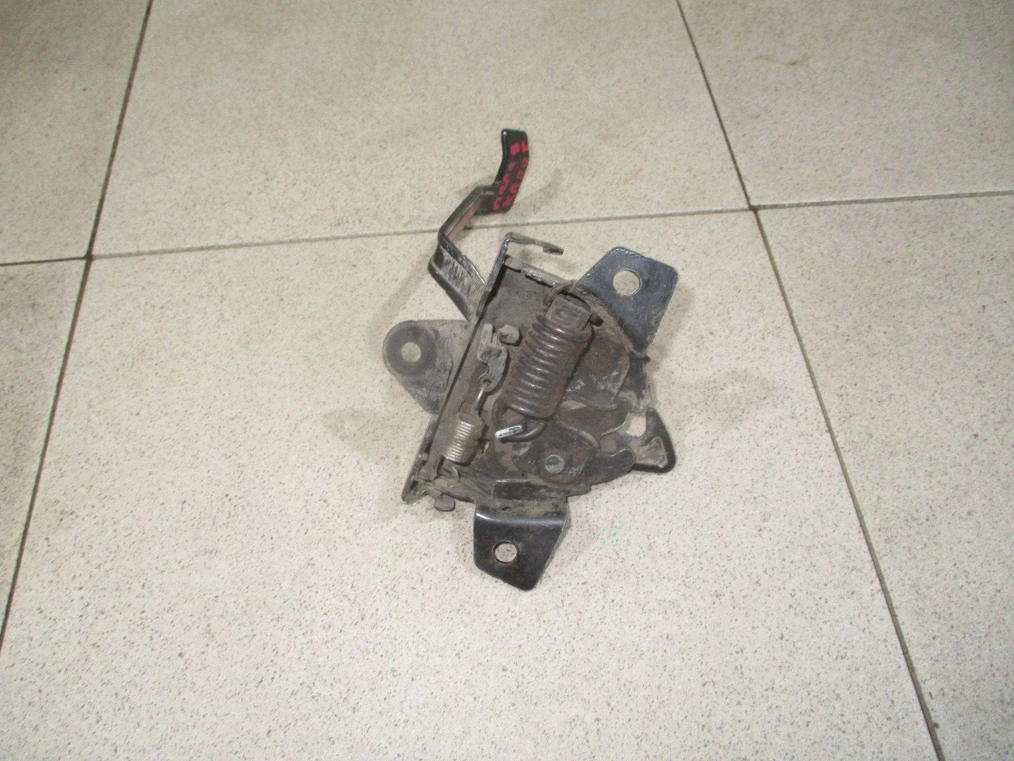 Замок капота Hyundai Tucson (JM) 2004-2009