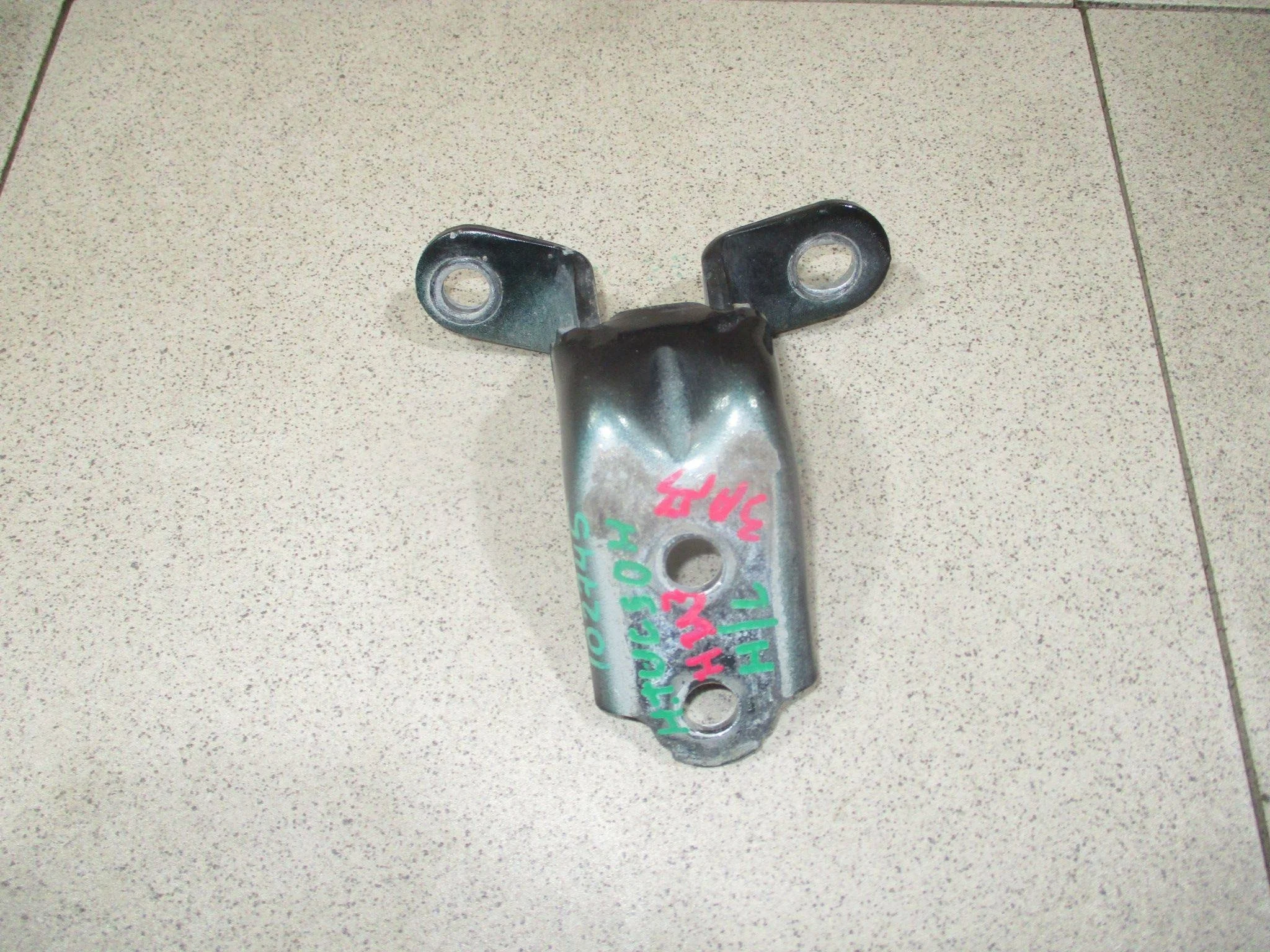 Петля двери задней левой нижняя Hyundai Tucson (JM) 2004-2009