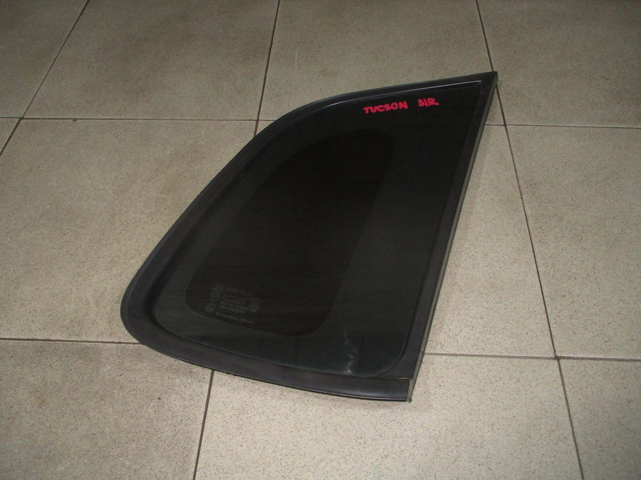 стекло кузовное глухое Hyundai Tucson (JM) 2004-2009