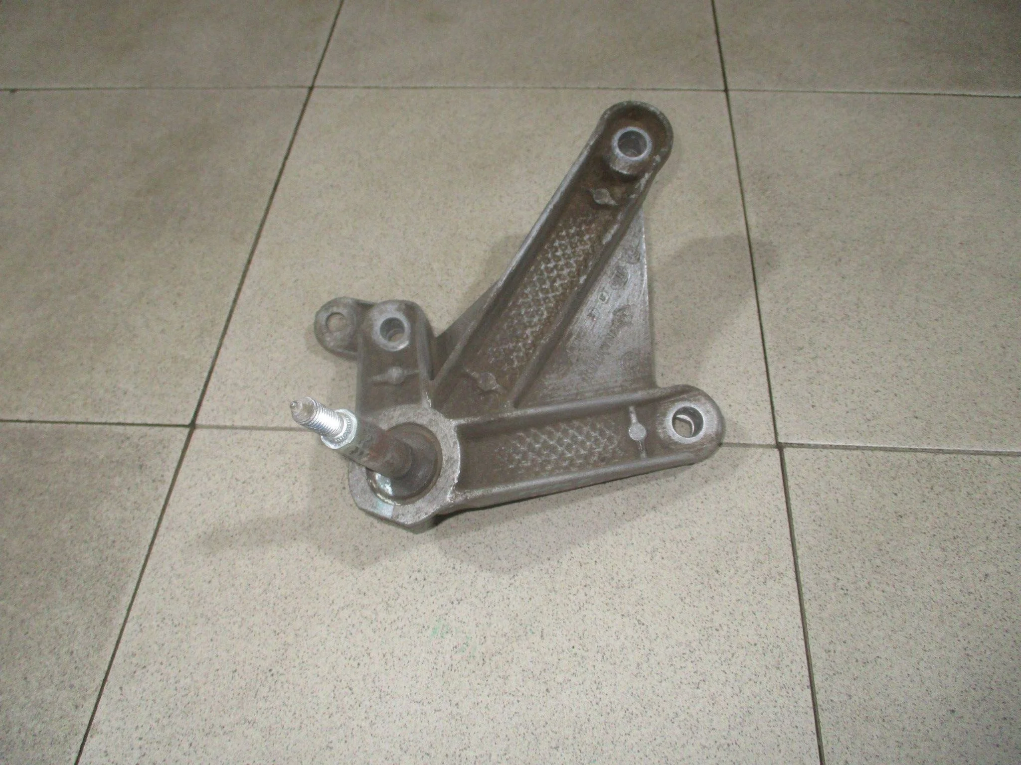 кронштейн кпп Nissan Juke (F15) 2011-2019
